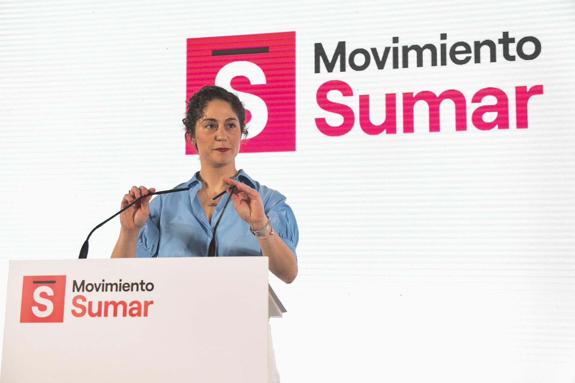 La secretaria de Organización de Sumar, Lara Hernández, informa en rueda de prensa sobre las candidaturas que se disputarán el liderazgo de este movimiento en la Asamblea Nacional los días 29 y 30 de marzo, en la que se elegirá a los nuevos coordinadores generales, este sábado en Madrid. EFE/ Víctor Lerena