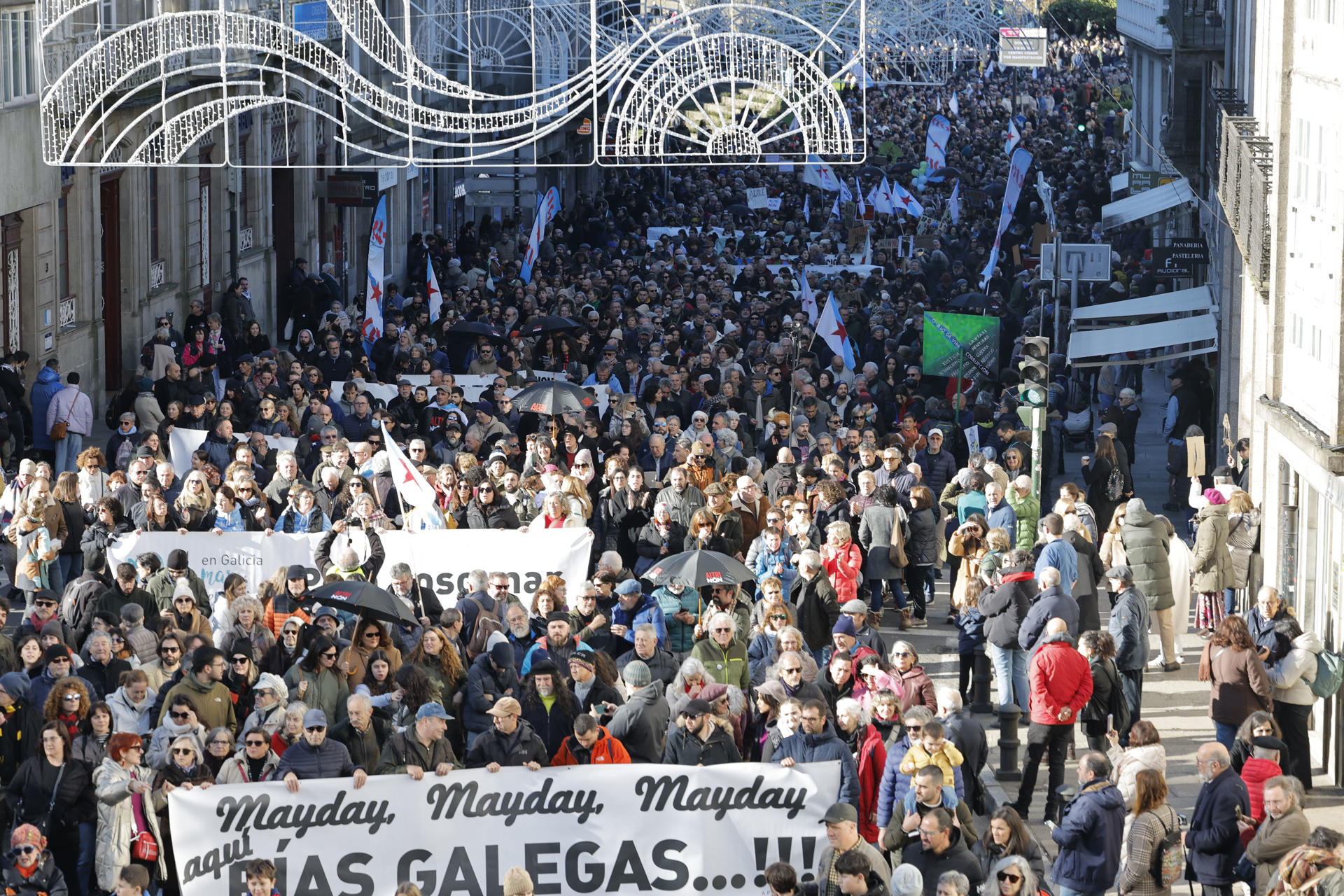 Fotografía de archivo de una manifestación contra la instalación de una planta de microcelulosa en Palas de Rei (Lugo), impulsada por Greenfiber, filial de la portuguesa Altri y la gallega Greenalia, en Santiago de Compostela. EFE/Lavandeira jr