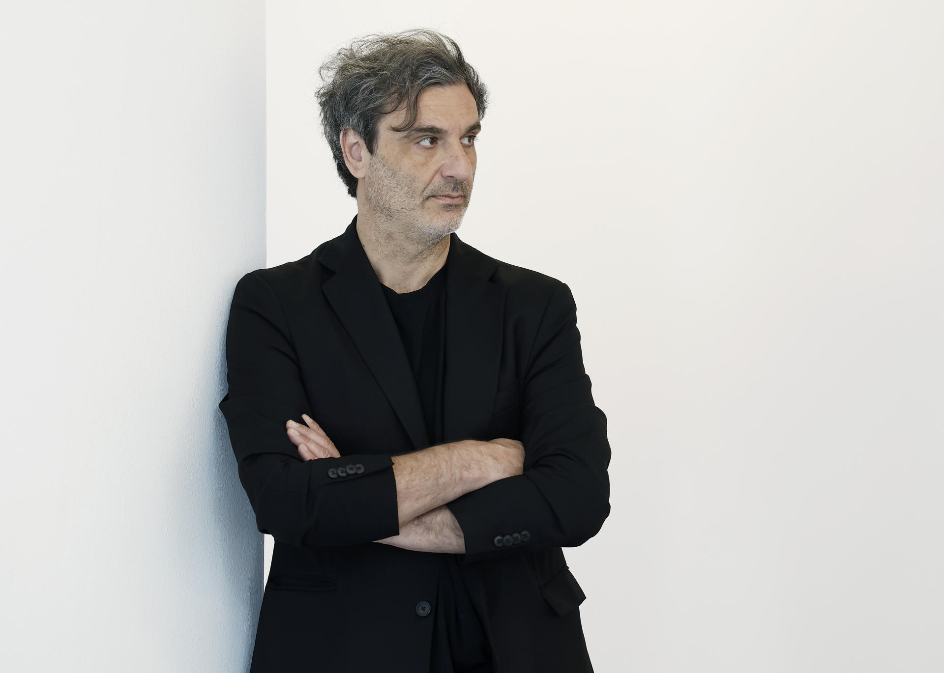 El cineasta griego Alexandros Avranas participa en el festival de cine de autor de Barcelona D’A con su última película, ‘Vida en pausa’, una alegoría sobre la sociedad en la que aborda un síndrome inexplicable que padecieron cientos de niños de países en conflicto, que entraron en coma al denegar a sus familias el asilo. EFE/Andreu Dalmau