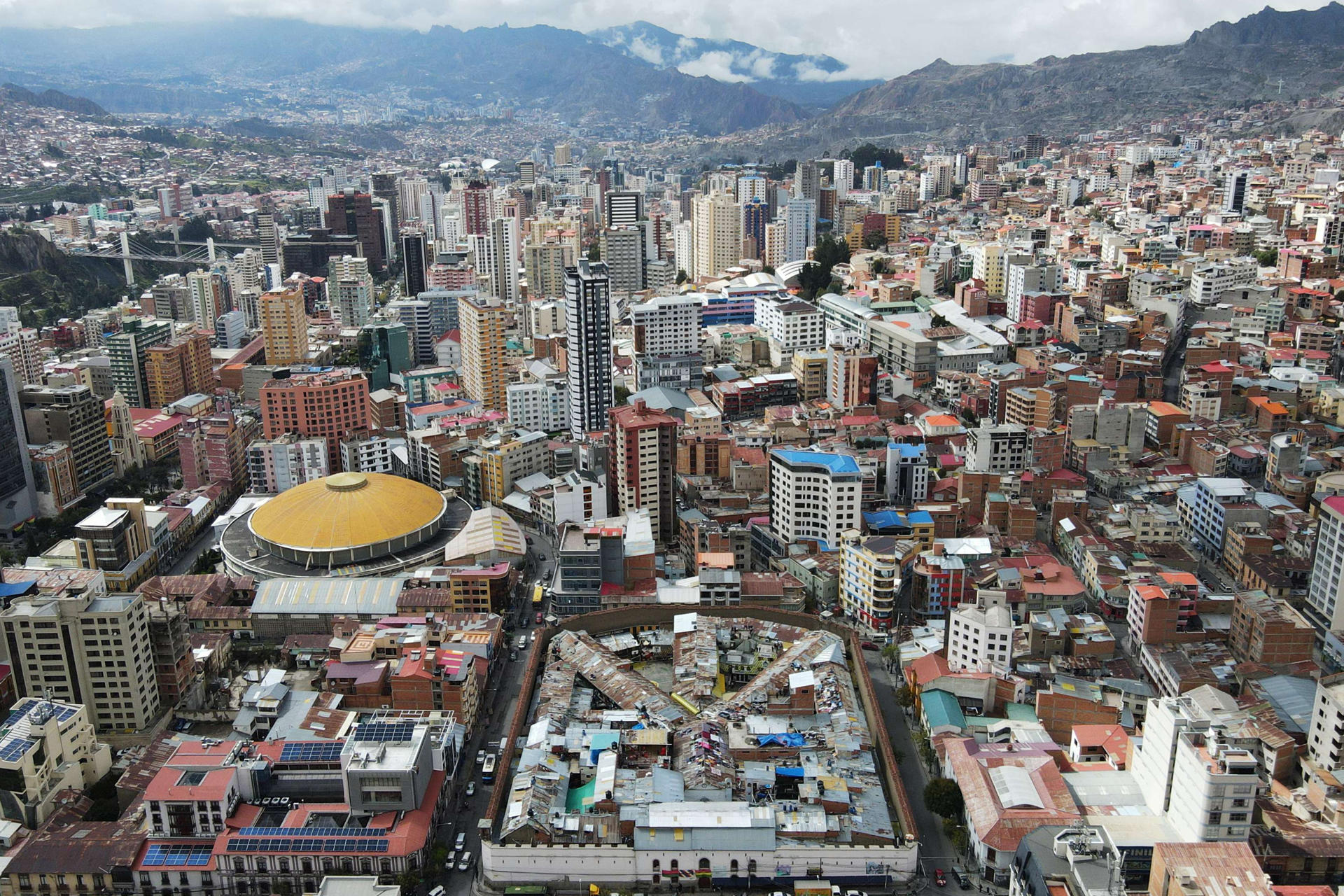 Fotografía aérea del Penal de San Pedro este miércoles, en La Paz (Bolivia). EFE/ Luis Gandarillas