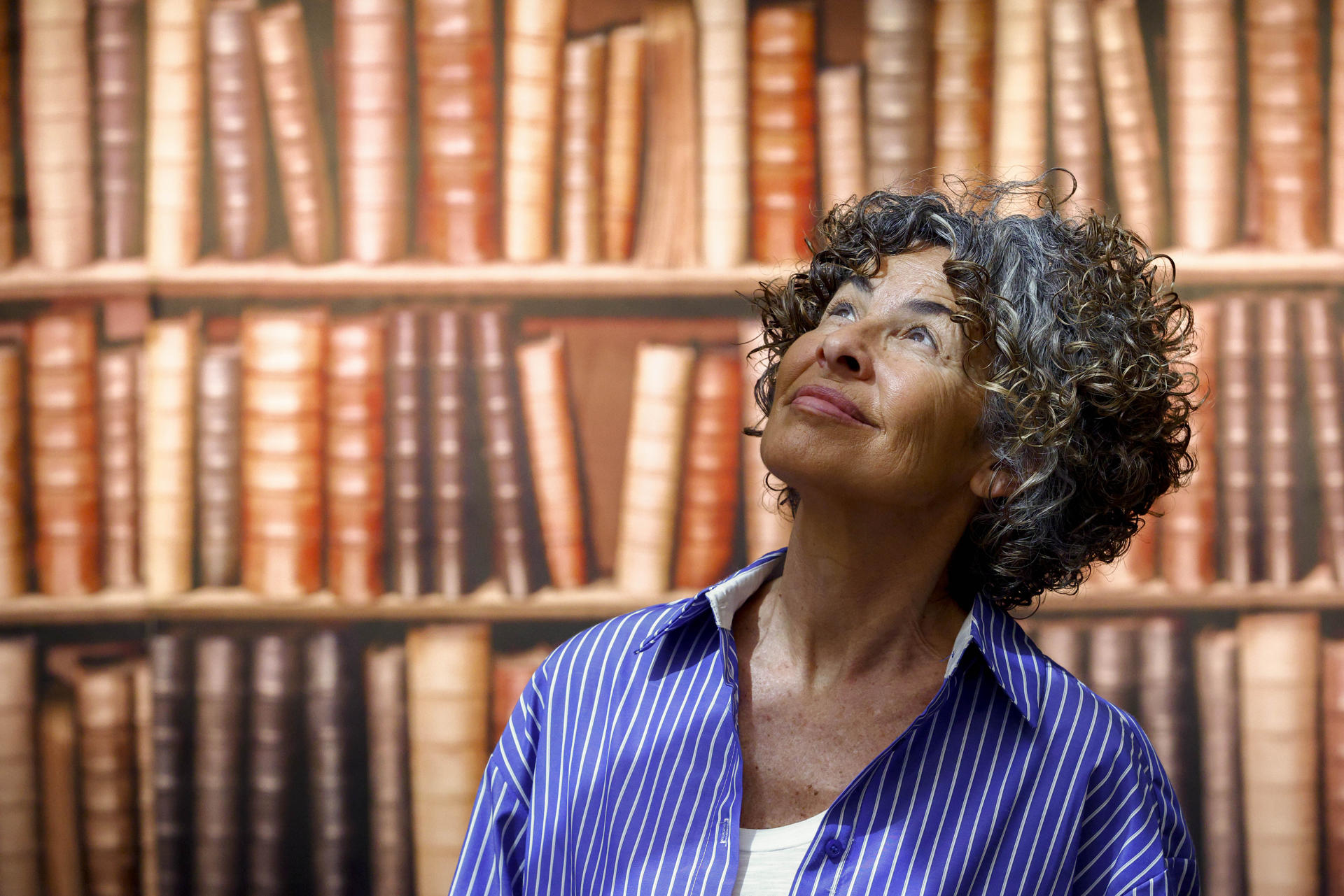 La cantante y actriz Nina, que ha escrito un libro sobre su experiencia con el climaterio tras sufrir una menopausia abrupta cuando tenía 44 años por una cirugía, defiende que para ella este momento de la vida ha sido "un tsunami emocional precioso" que obliga a las mujeres a priorizarse y cuidarse de una vez. EFE/Quique García