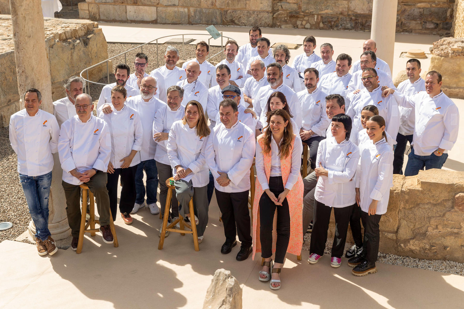 Imagen de archivo de los cocineros 3 Soles veteranos y nuevos de la Guía Repsol en marzo de 2024 en el Foro Romano de Cartagena (Murcia). La gala de este 2025 se celebra este lunes 17 de marzo en Santa Cruz de Tenerife. EFE/ Marcial Guillén