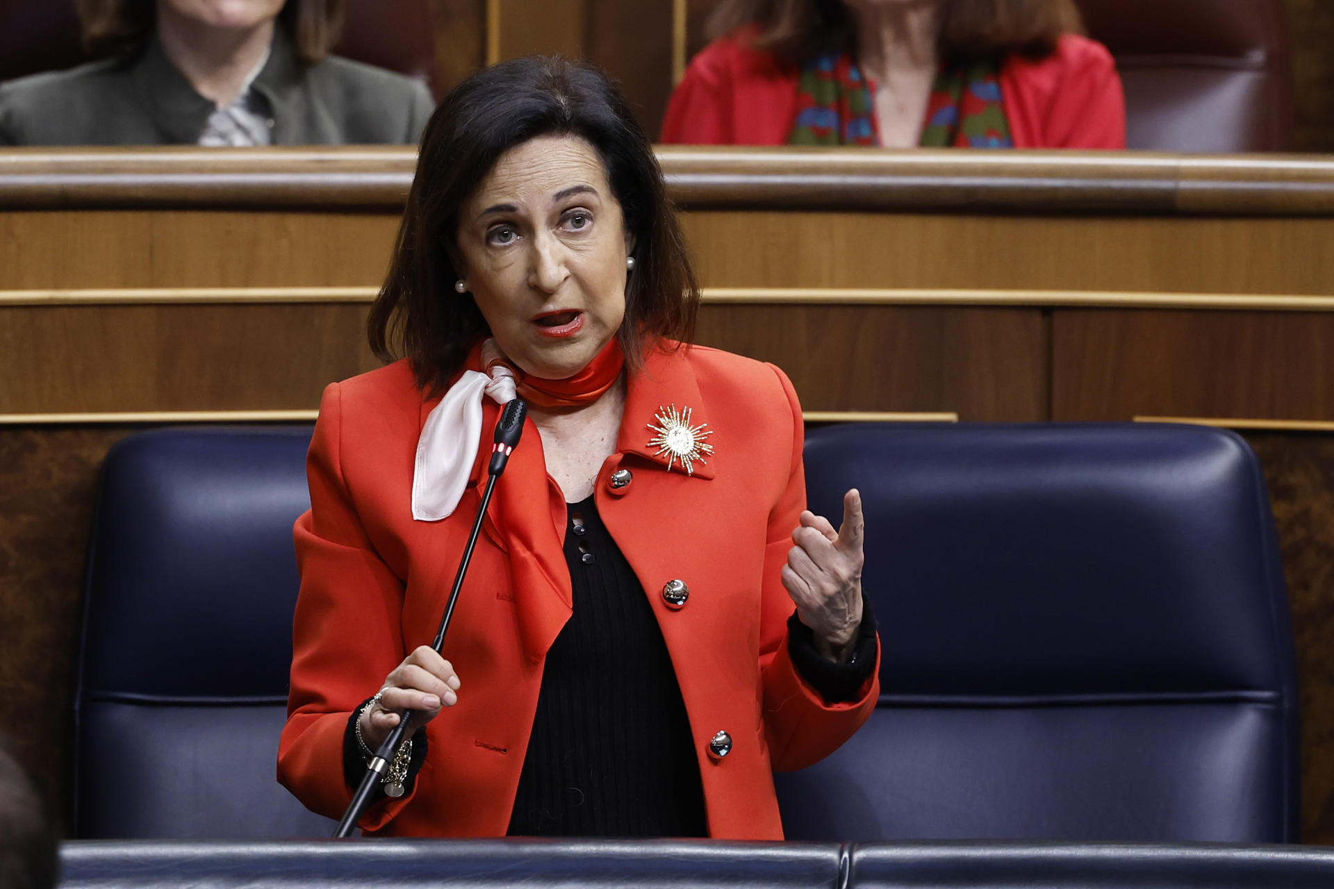 La ministra de Defensa, Margarita Robles, durante su intervención en la sesión de control al Ejecutivo este miércoles en el Congreso. EFE/ Chema Moya