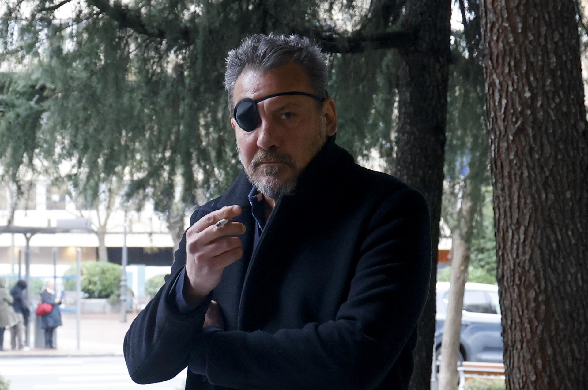 El escritor Ray Loriga, durante una entrevista con EFE para hablar de 'TIM', su nueva novela, un monólogo interior que el autor concibe como "un acto de rebeldía" en busca de una identidad propia, frente a un mundo "lleno de amenazas y fracasos". EFE/Blanca Míllez