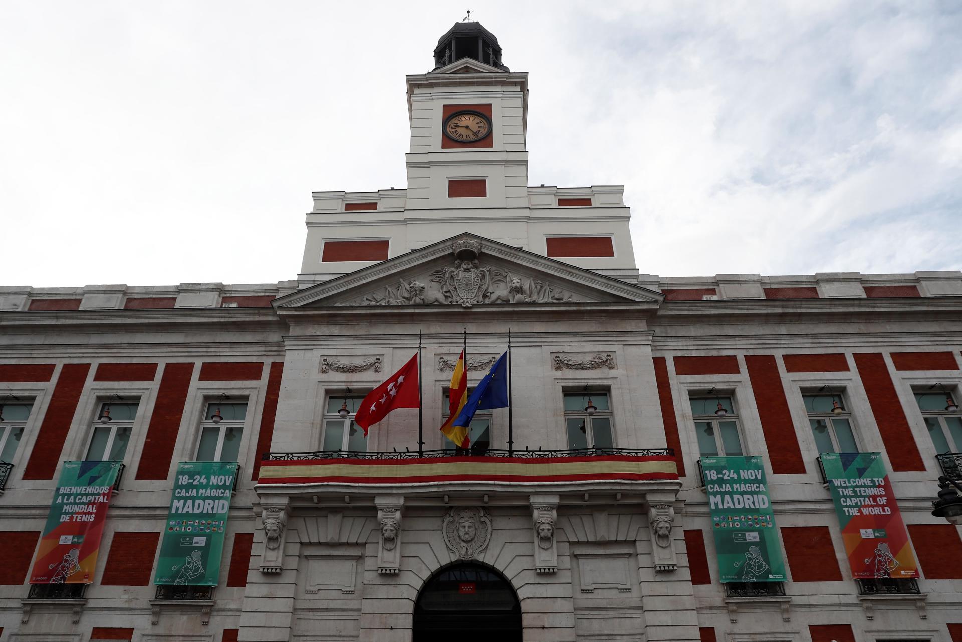 Imagen de archivo de la fachada del edificio de la Real Casa de Correos, sede del Gobierno regional de la Comunidad de Madrid. EFE/Mariscal