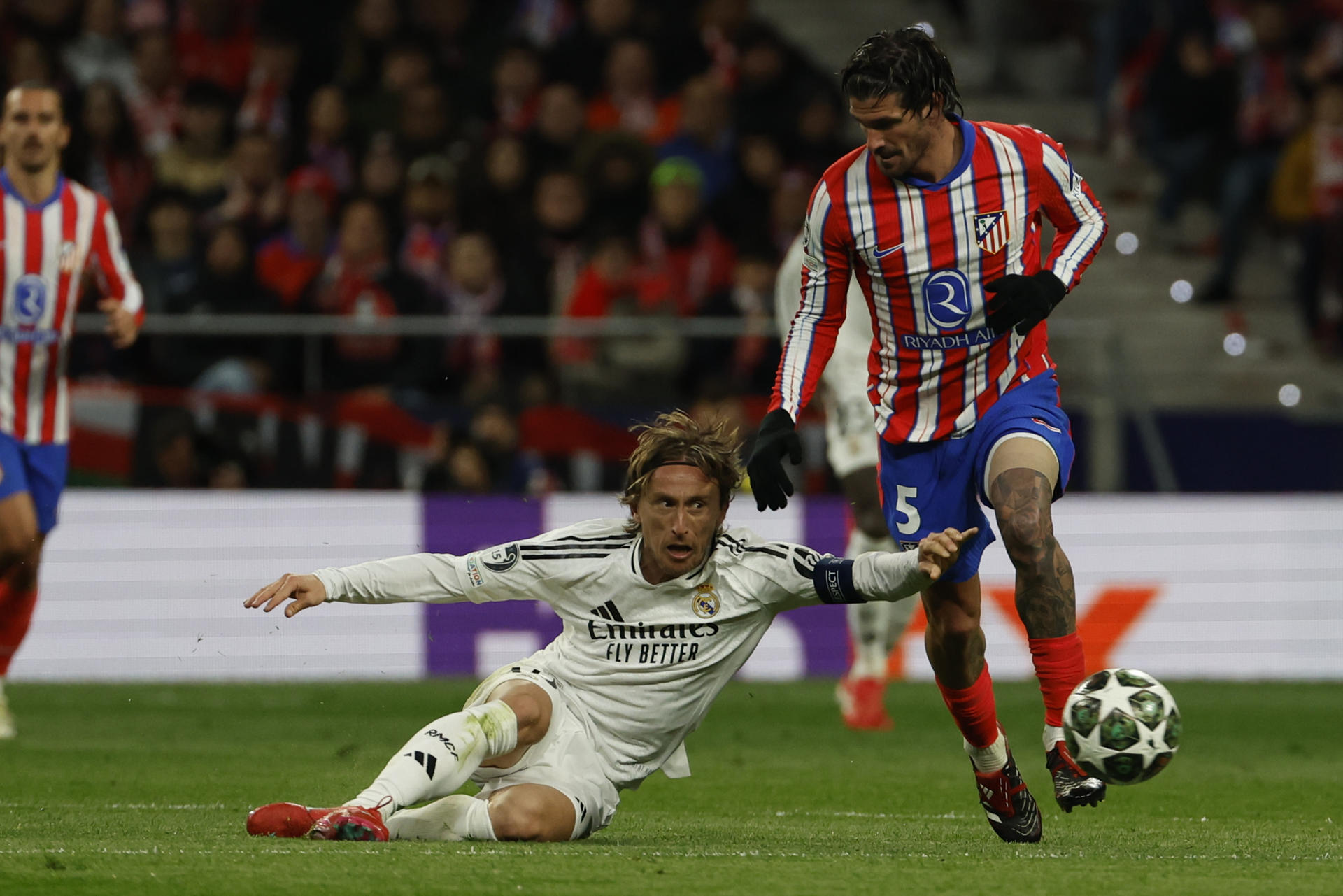 Rodrigo de Paul, en el derbi del pasado miércoles ante el Real Madrid. EFE/Juanjo Guillén