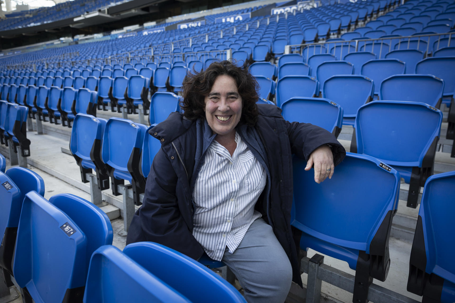 El actor Hugo Silva posa este lunes en el estadio de Anoeta de San Sebastián, durante el rodaje de la película 'Cada día nace un listo'. EFE/Javier Etxezarreta