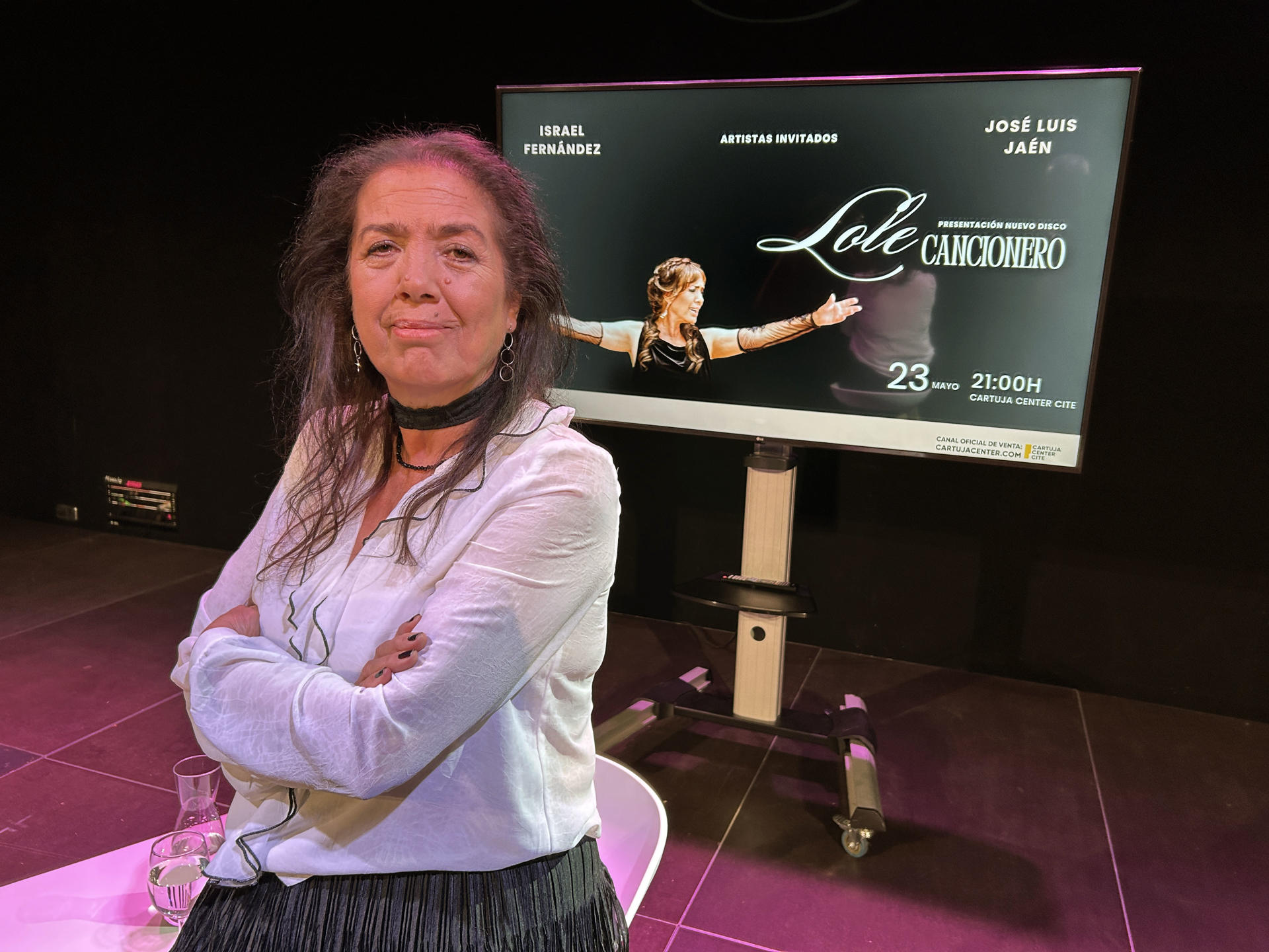 La cantante Lole Montoya, durante la presentación este jueves en Sevilla de su nuevo disco, ‘Cancionero’, en el que da su propio aire a clásicos de Ella Fitzgerald, Frank Sinatra o Antonio Machín, y que será estrenado el próximo 23 de mayo en el teatro Cartuja Center de la capital hispalense. EFE/Fermín Cabanillas