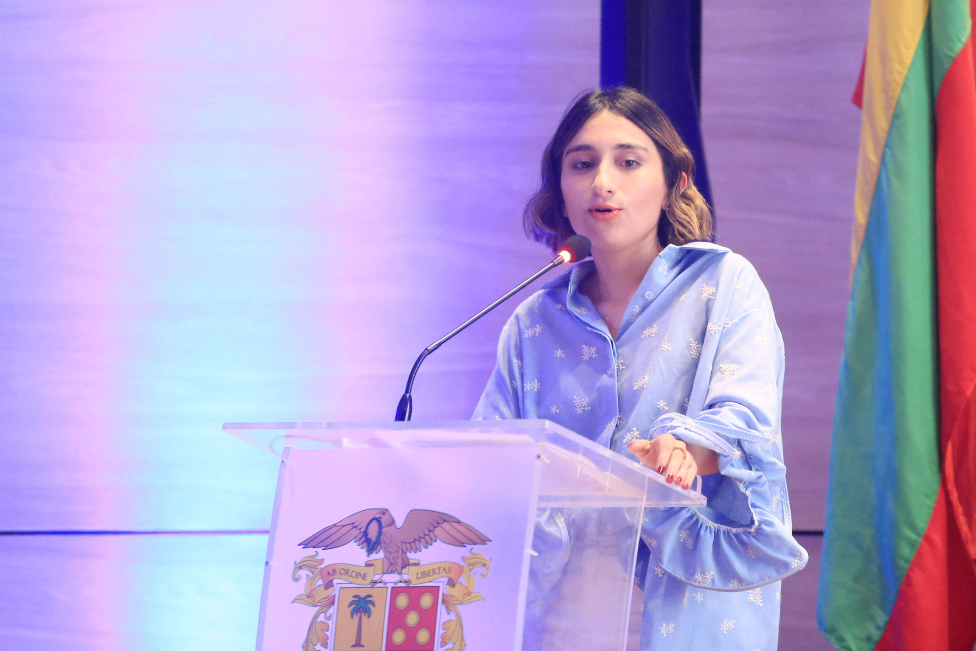 La canciller de Colombia, Laura Sarabia, habla durante la primera jornada del VIII Congreso CELAC-UE de Editores de Medios este martes, en Cartagena (Colombia). Sarabia afirmó en Cartagena de Indias que la llegada de las redes sociales "ha generado un afán por comunicar y algunos medios se han visto tentados a caer en esa dinámica". EFE/ Ricardo Maldonado Rozo