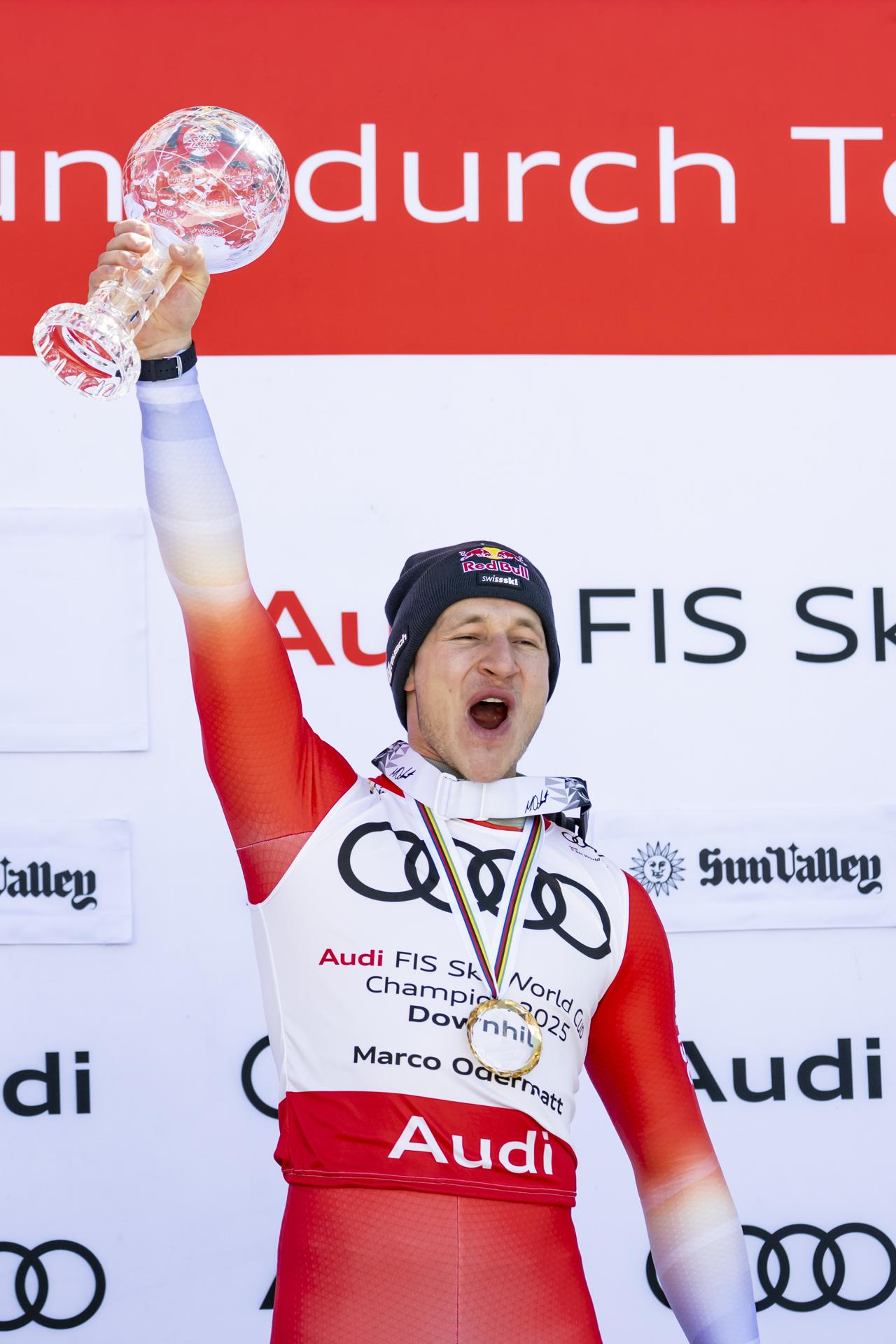 Sun Valley (Estados Unidos), 22/03/2025.- El suizo Marco Odermat cuádruple vencedor (seguido) de la Copa del Mundo de esquí alpino y flamante ganador de la Copa del Mundo de descenso, después de la cancelación de la prueba de esa disciplina que se iba a disputar este sábado en Sun Valley (Estados Unidos). EFE/EPA/JEAN-CHRISTOPHE BOTT