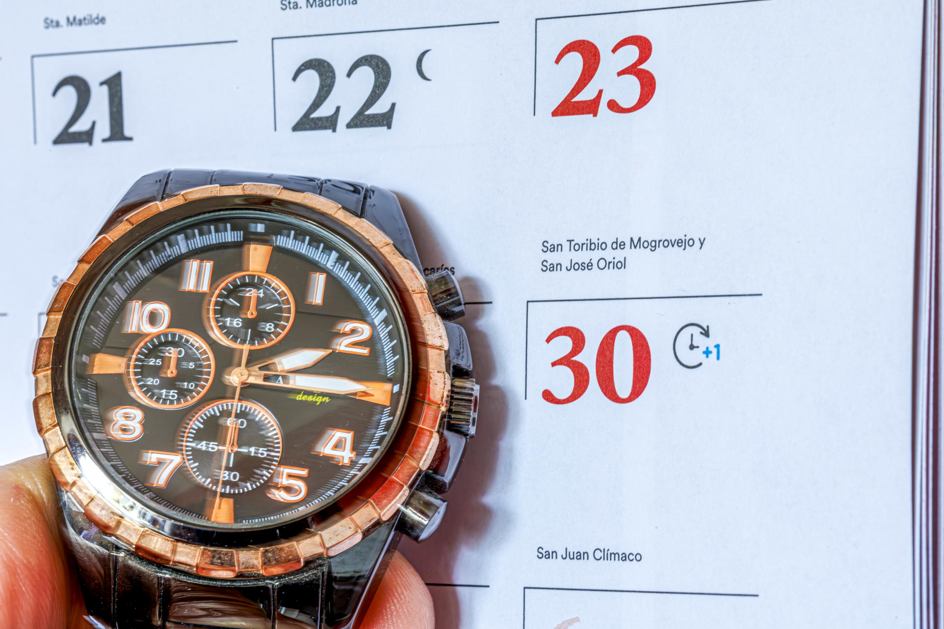 El horario de verano en España entrará en vigor durante la madrugada que va del próximo sábado al domingo. A las dos de la mañanadel domingo, los relojes se adelantan una hora. EFE/Javier Belver