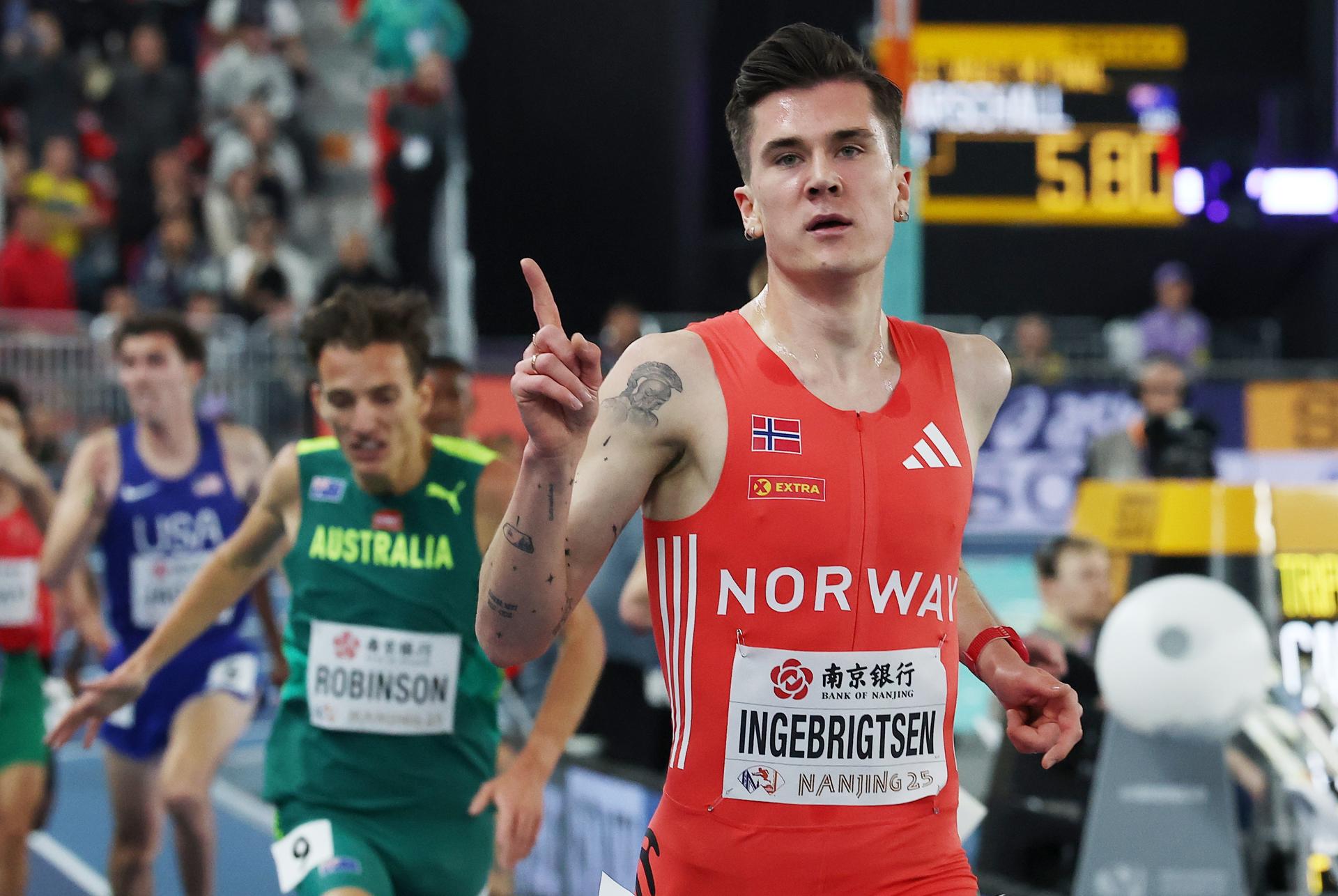 El noruego Jakob Ingebrigtsen, tras proclamarse campeón del mundo de 3000 m. EFE/EPA/JESSICA LEE
