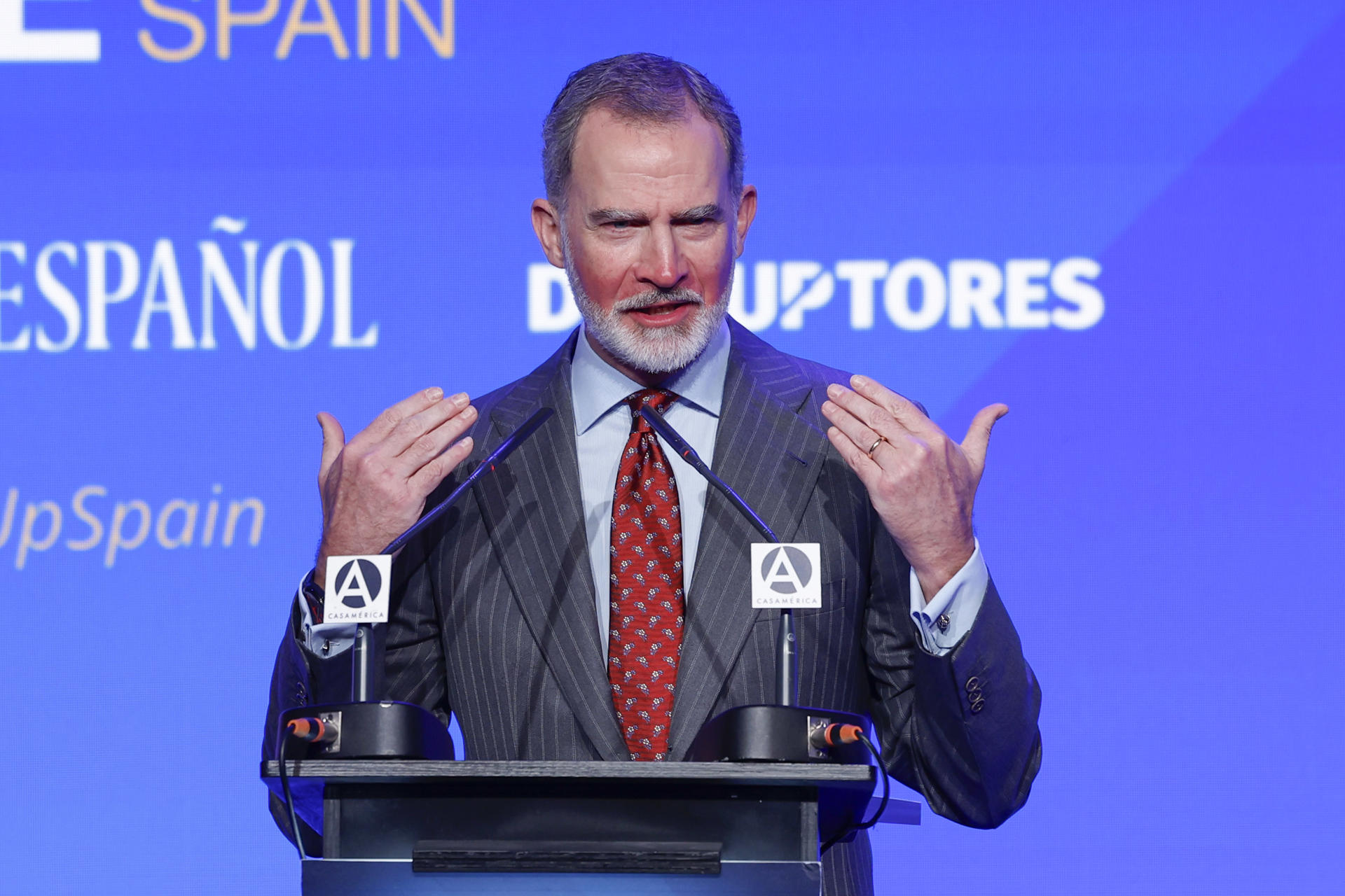 El rey Felipe VI durante el discurso inaugural de la quinta edición del 'Wake Up, Spain', un foro de cinco días organizado por el diario 'El Español' que este año versará sobre 'los desafíos de España ante el nuevo orden mundial'. EFE/JJ Guillén