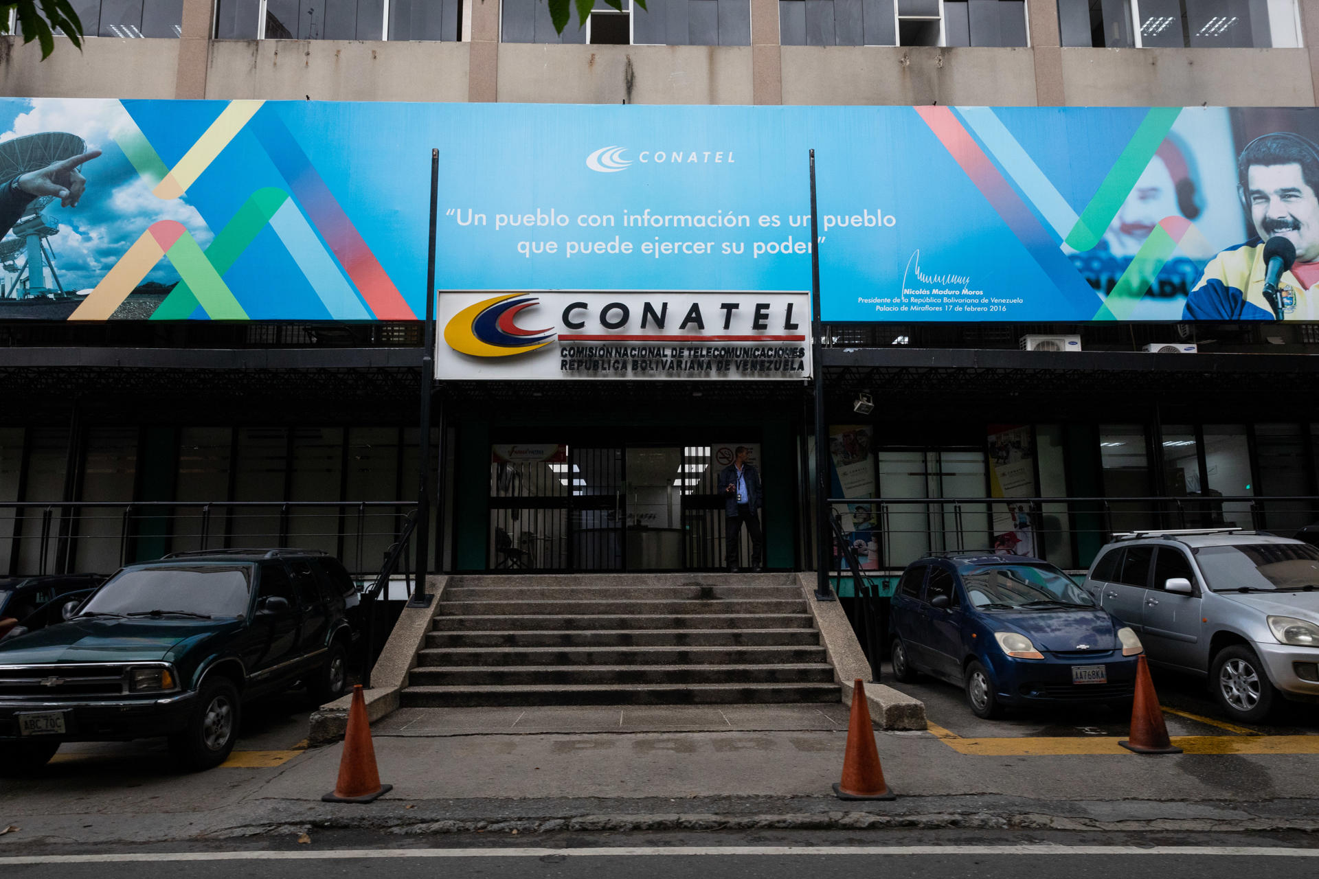 Fotografía de archivo en la que se registró la entrad principal de la Comisión Nacional de Telecomunicaciones de Venezuela (Conatel), en Caracas. EFE/Rayner Peña