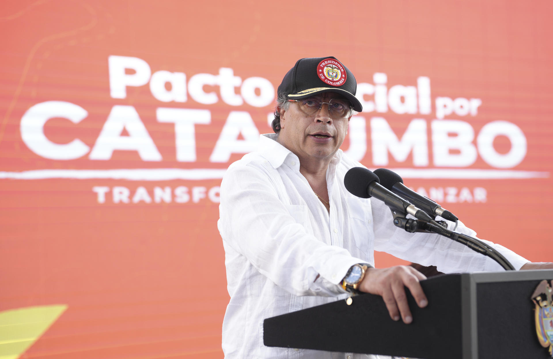 Fotografía cedida por la Presidencia de Colombia del mandatario colombiano, Gustavo Petro, durante un discurso en Tibú (Colombia). EFE/ Presidencia De Colombia / SOLO USO EDITORIAL/ SOLO DISPONIBLE PARA ILUSTRAR LA NOTICIA QUE ACOMPAÑA (CRÉDITO OBLIGATORIO)