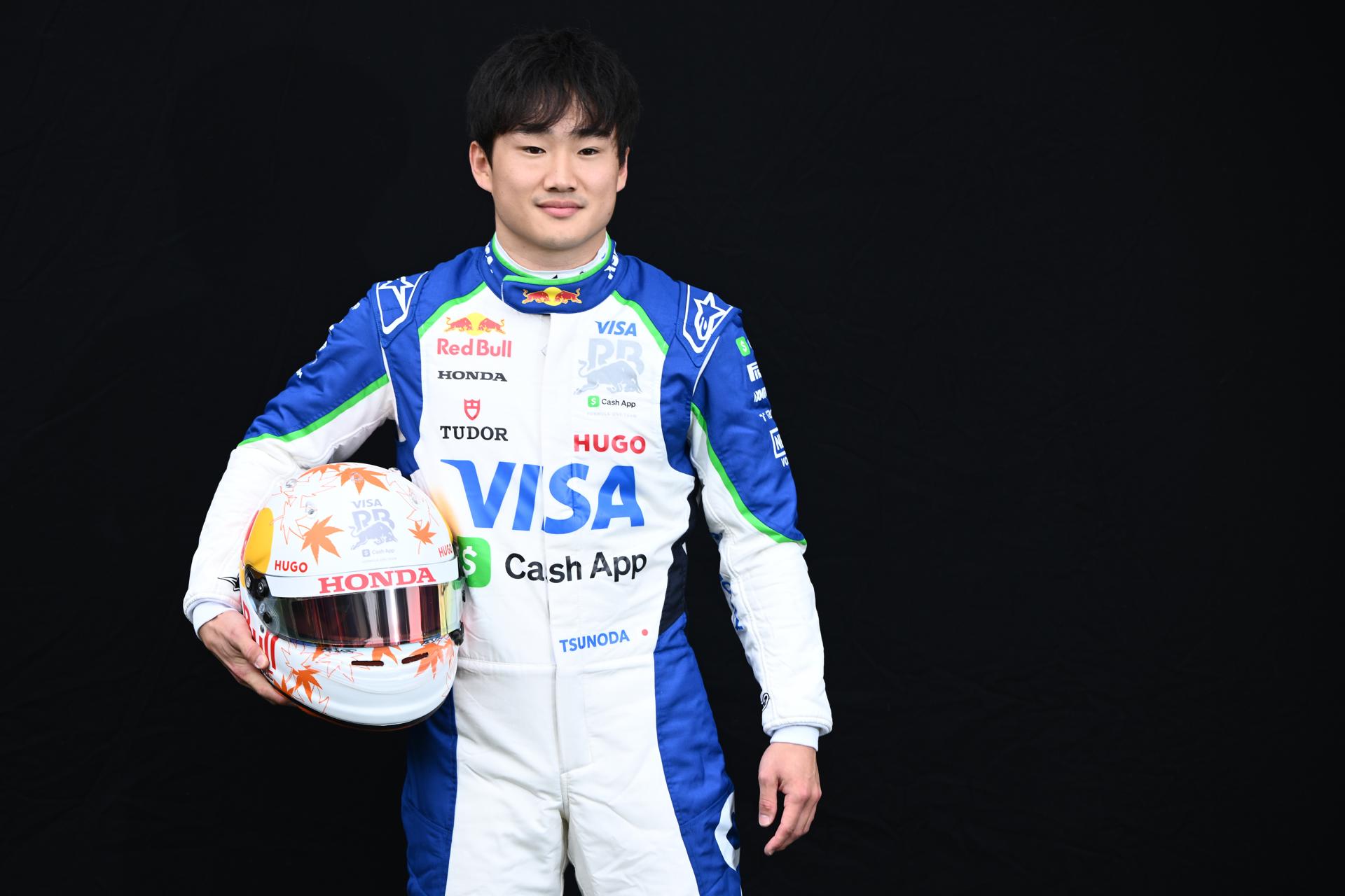 Yuki Tsunoda, piloto de Red Bull, durante la sesión de fotos de retrato de los pilotos del Gran Premio de Australia en el Circuito de Albert Park en Melbourne, el 13 de marzo de 2025. EFE/EPA/JOEL CARRETT