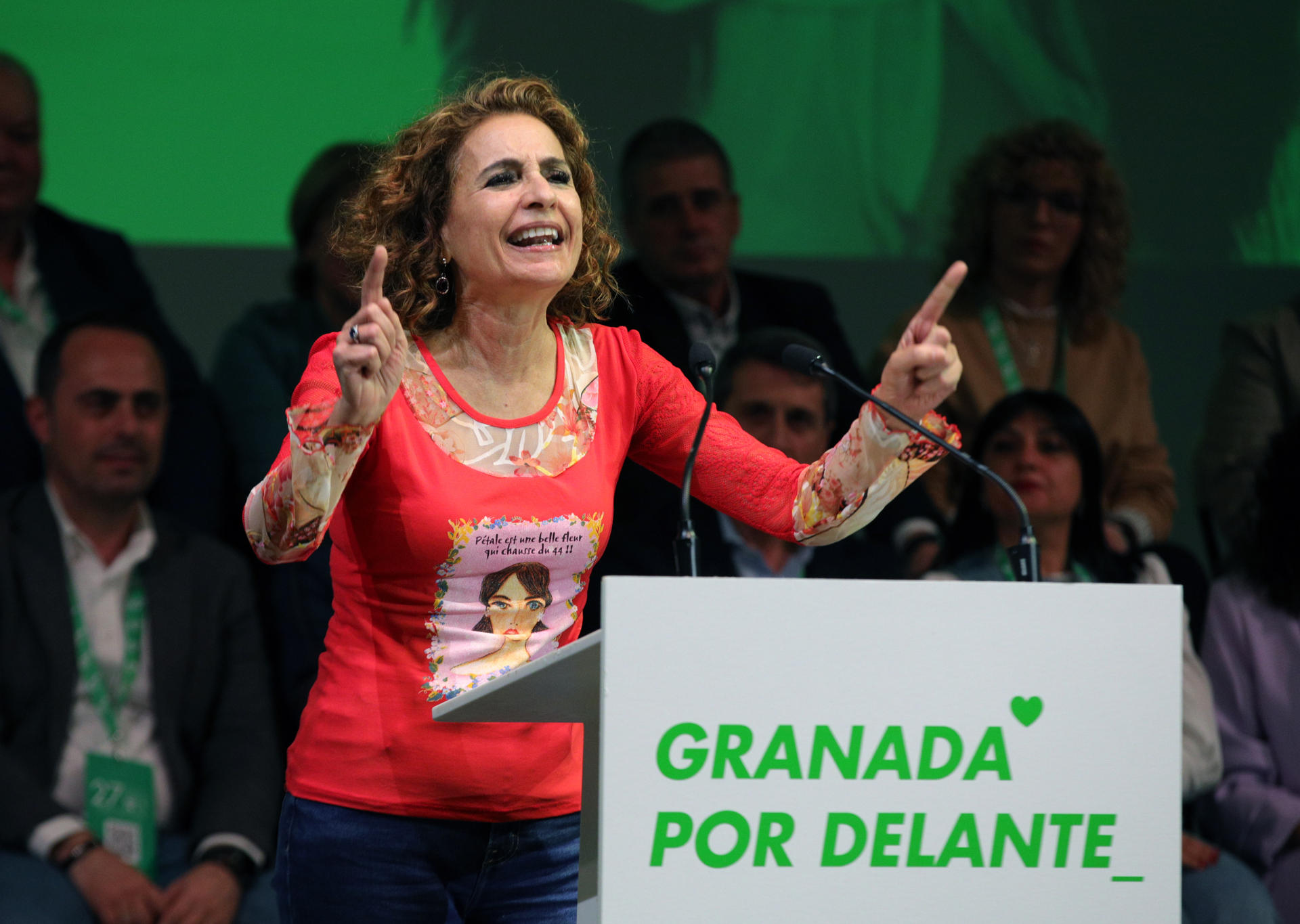 Imagen de archivo (29/03/2025) de la vicepresidenta del Gobierno y ministra de Hacienda María Jesús Montero en el paraninfo de la Universidad de Granada donde clausuró el sábado el 27 Congreso provincial del PSOE Granada. EFE/Pepe Torres.