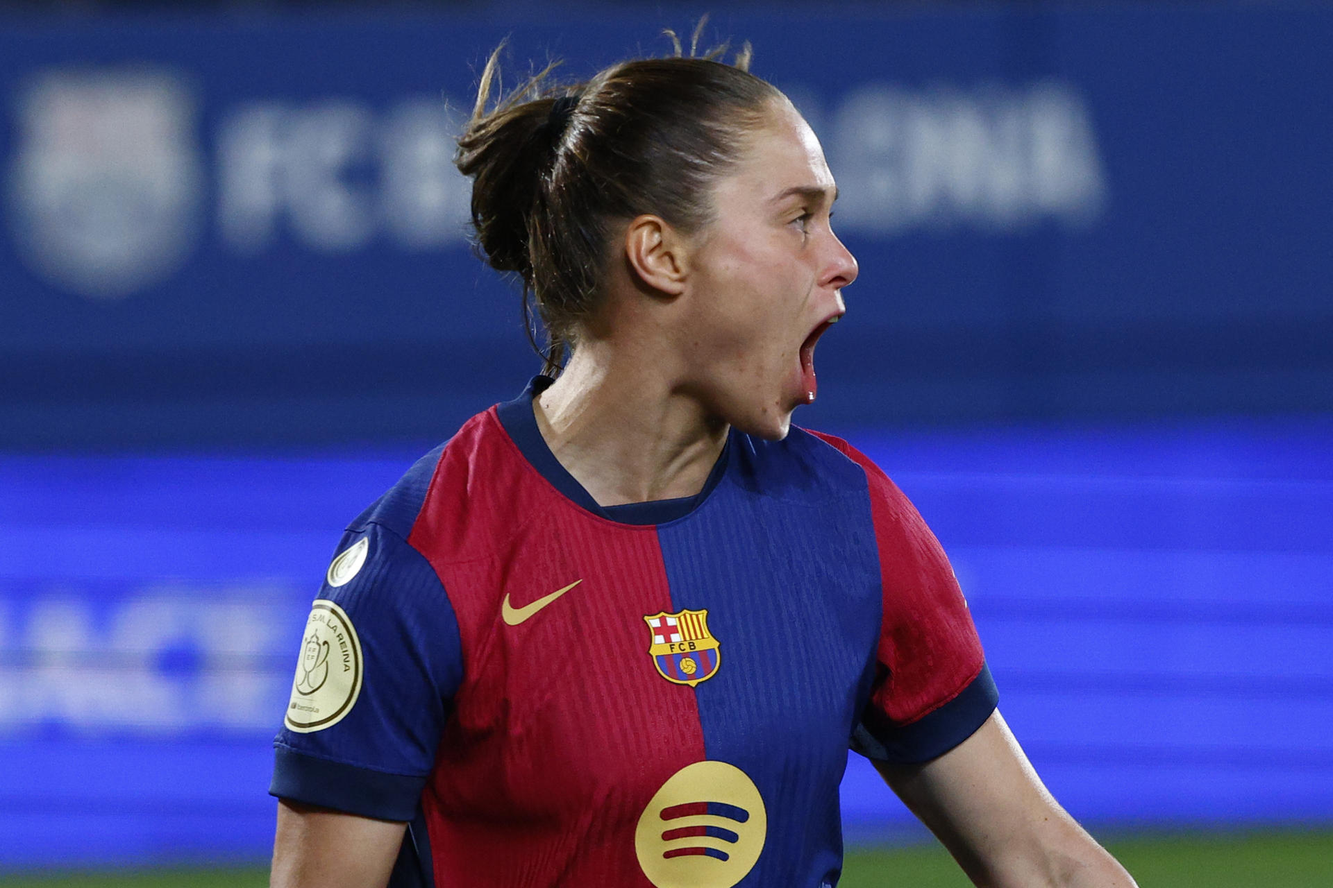 La delantera del FC Barcelona Ewa Pajor celebra su gol durante el encuentro correspondiente al partido de vuelta de las semifinales de la Copa de la Reina disputado este miércoles en el estadio Johan Cruyff de la localidad barcelonesa de Sant Joan Despí. EFE/Quique García