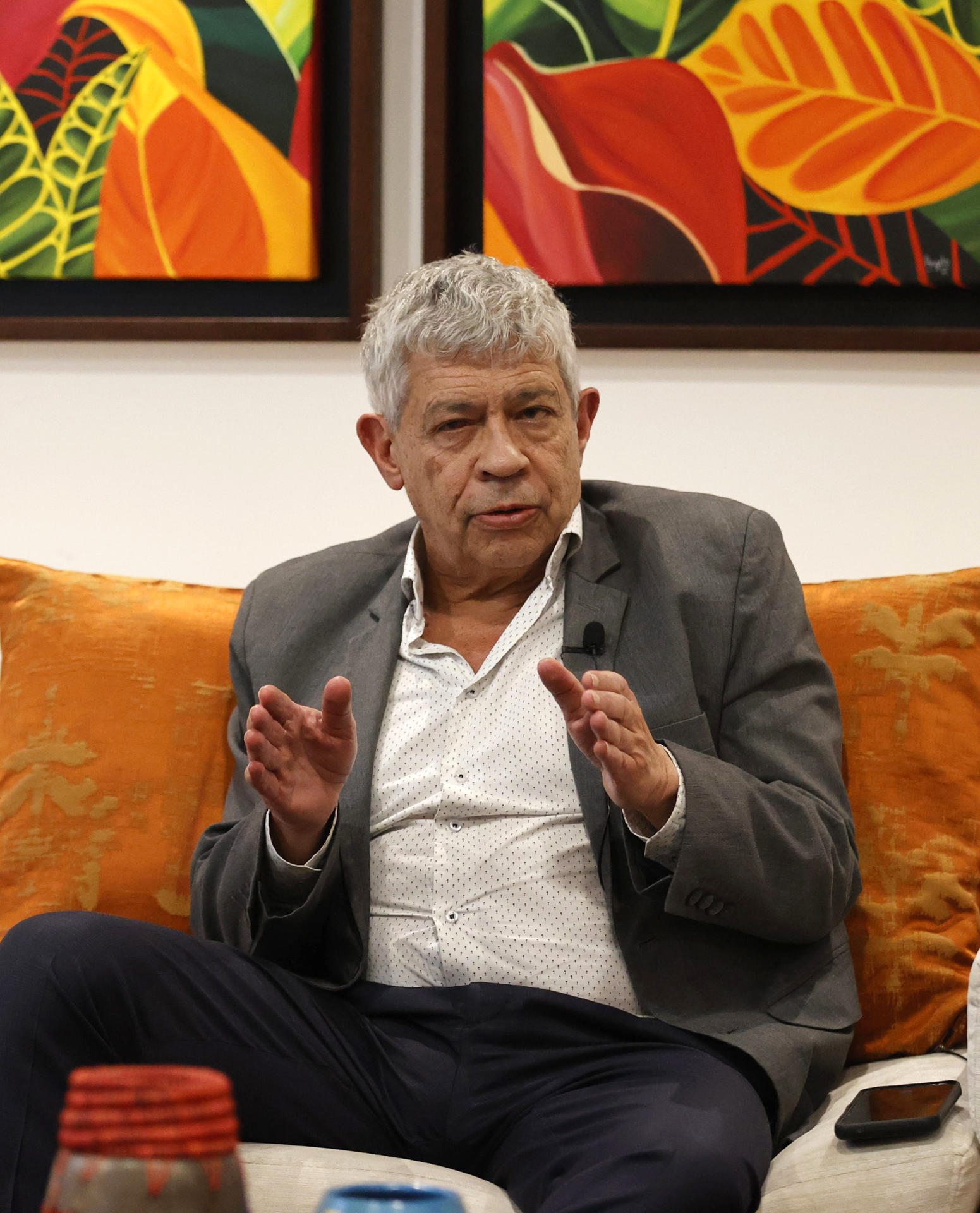 El filósofo y economista Jorge Iván González habla durante una entrevista con EFE este 5 de marzo de 2025, en Bogotá (Colombia). EFE/Mauricio Dueñas Castañeda