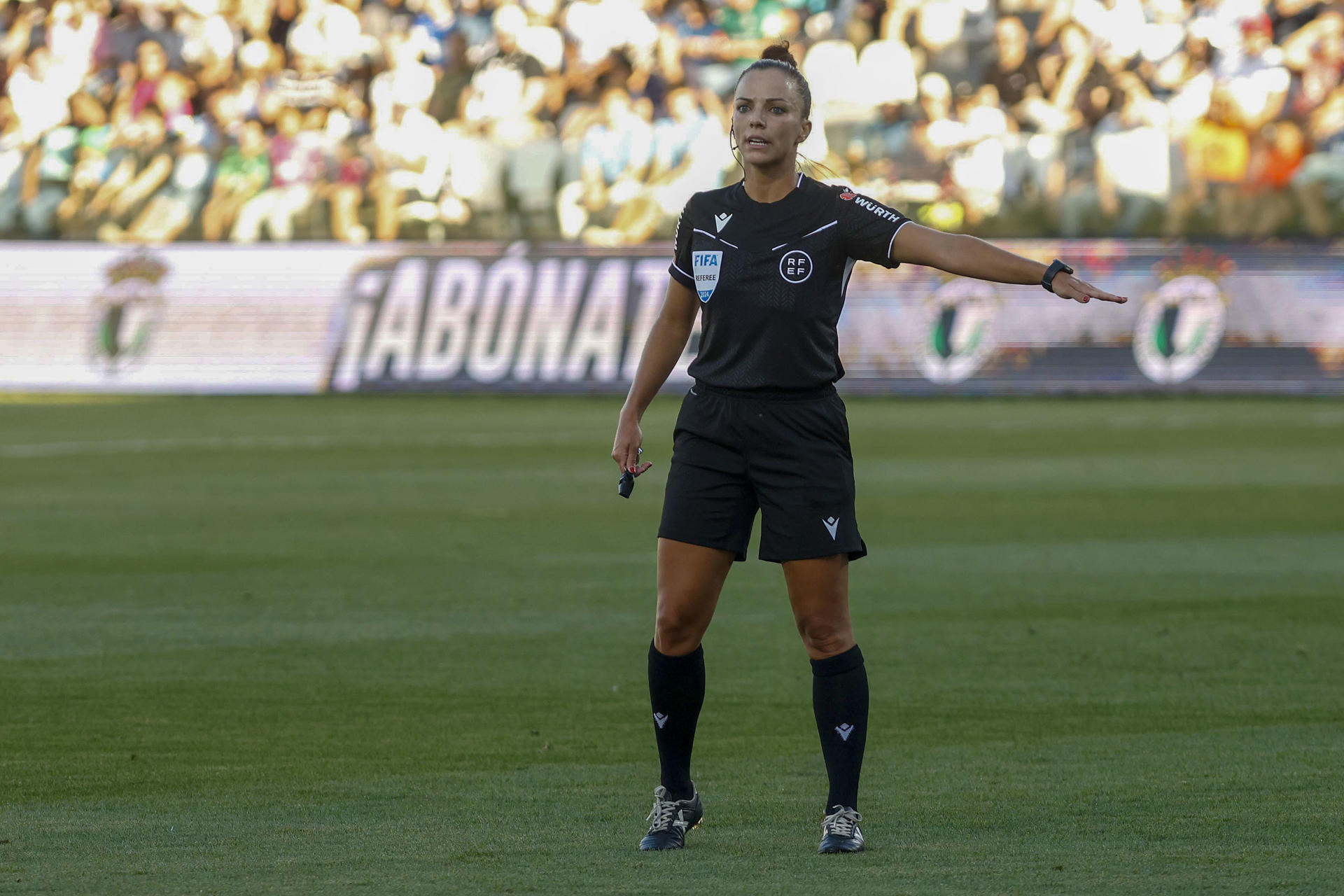 La árbitra Marta Huerta de Aza. EFE/Santi Otero