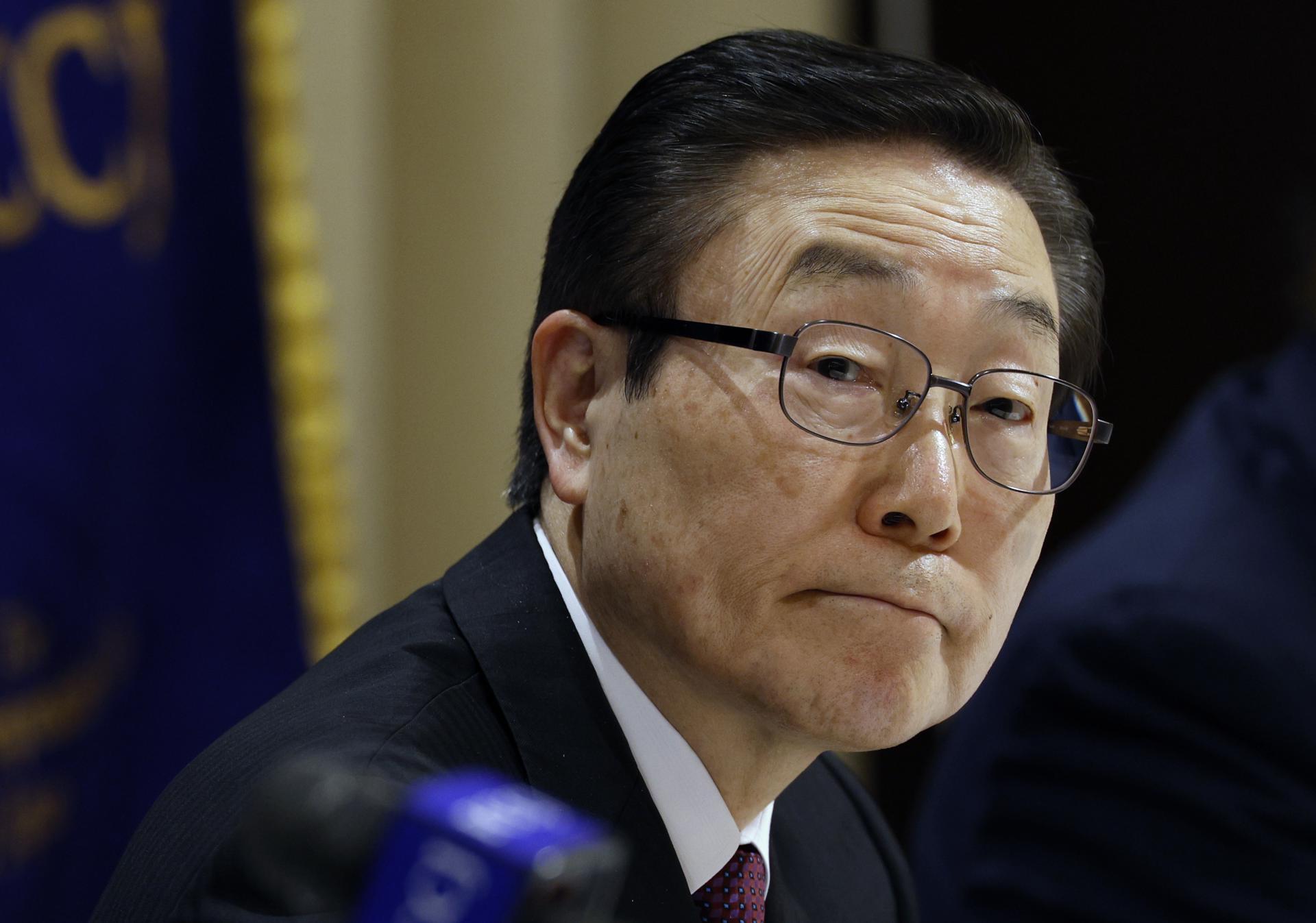Tomihiro Tanaka, presidente de la división en Japón de la Federación de Familias por la Paz y la Unificación del Mundo, en rueda de prensa en Tokio el 27 de marzo de 2025.EFE/EPA/FRANCK ROBICHON