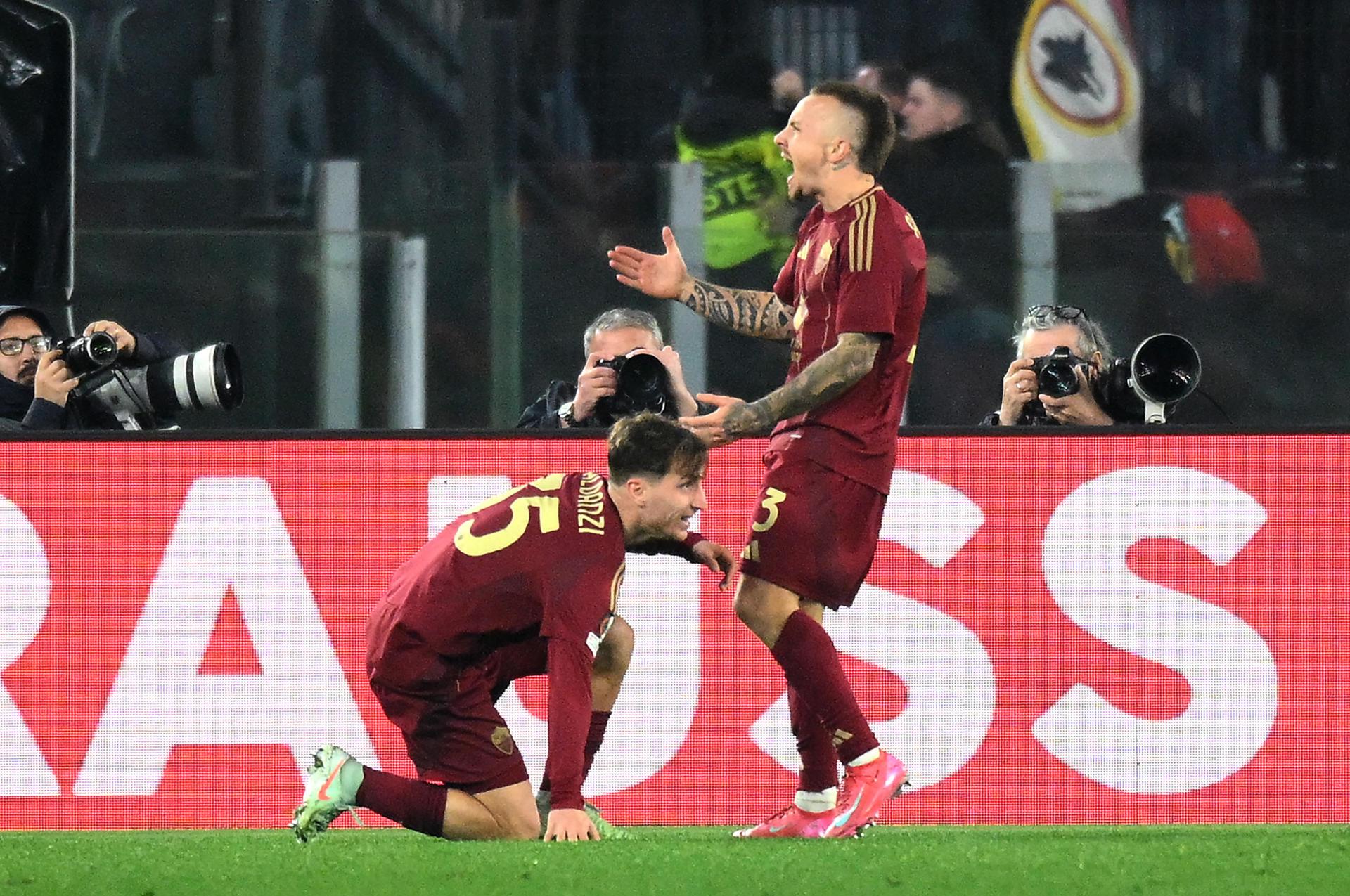 Angeliño celebra el 1-1 del Roma ante el Athletic. EFE/EPA/ETTORE FERRARI