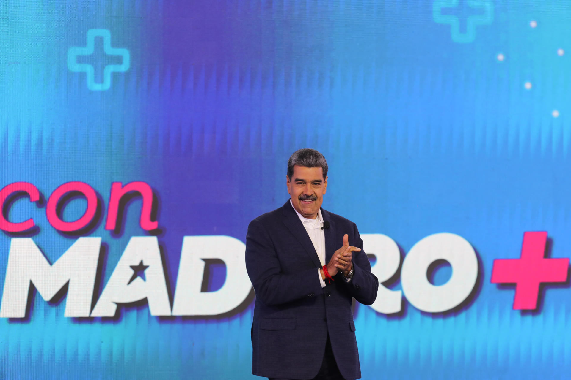 Fotografía cedida por Prensa del Palacio de Miraflores del líder chavista Nicolás Maduro en su programa de televisión Con Maduro+, en Caracas (Venezuela).EFE/ Palacio de Miraflores