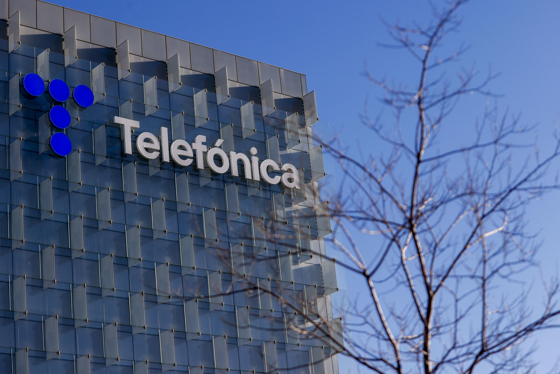 Fotografía de archivo del 21 de diciembre de 2023 del edificio de Telefónica. EFE/Mariscal