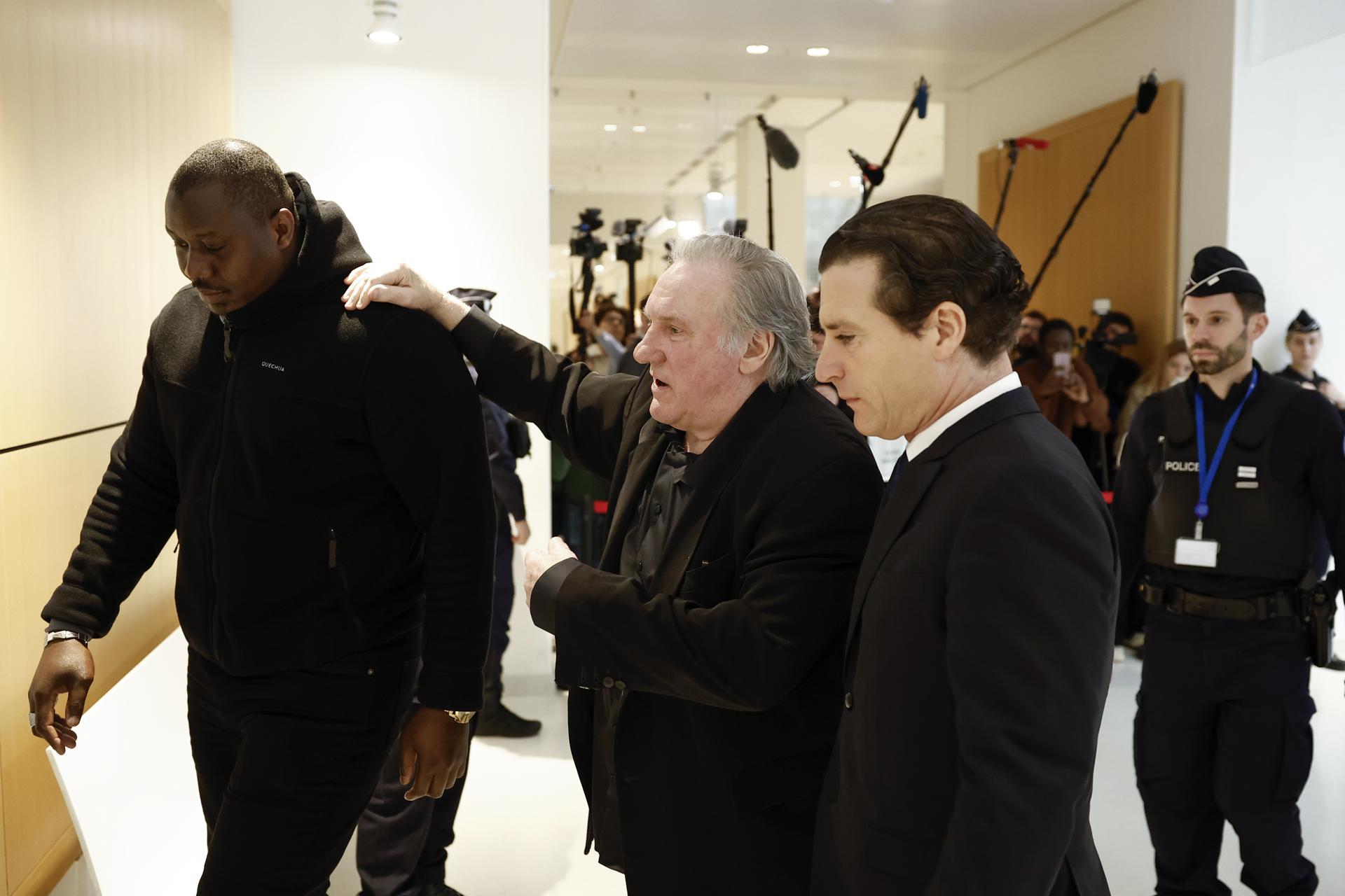 El actor Gerard Depardieu está siendo juzgado por cargos de agresión sexual contra dos mujeres en el set de la película 'Les Volets Verts' en 2021. (Francia) 
EFE/EPA/CHRISTOPHE PETIT TESSON