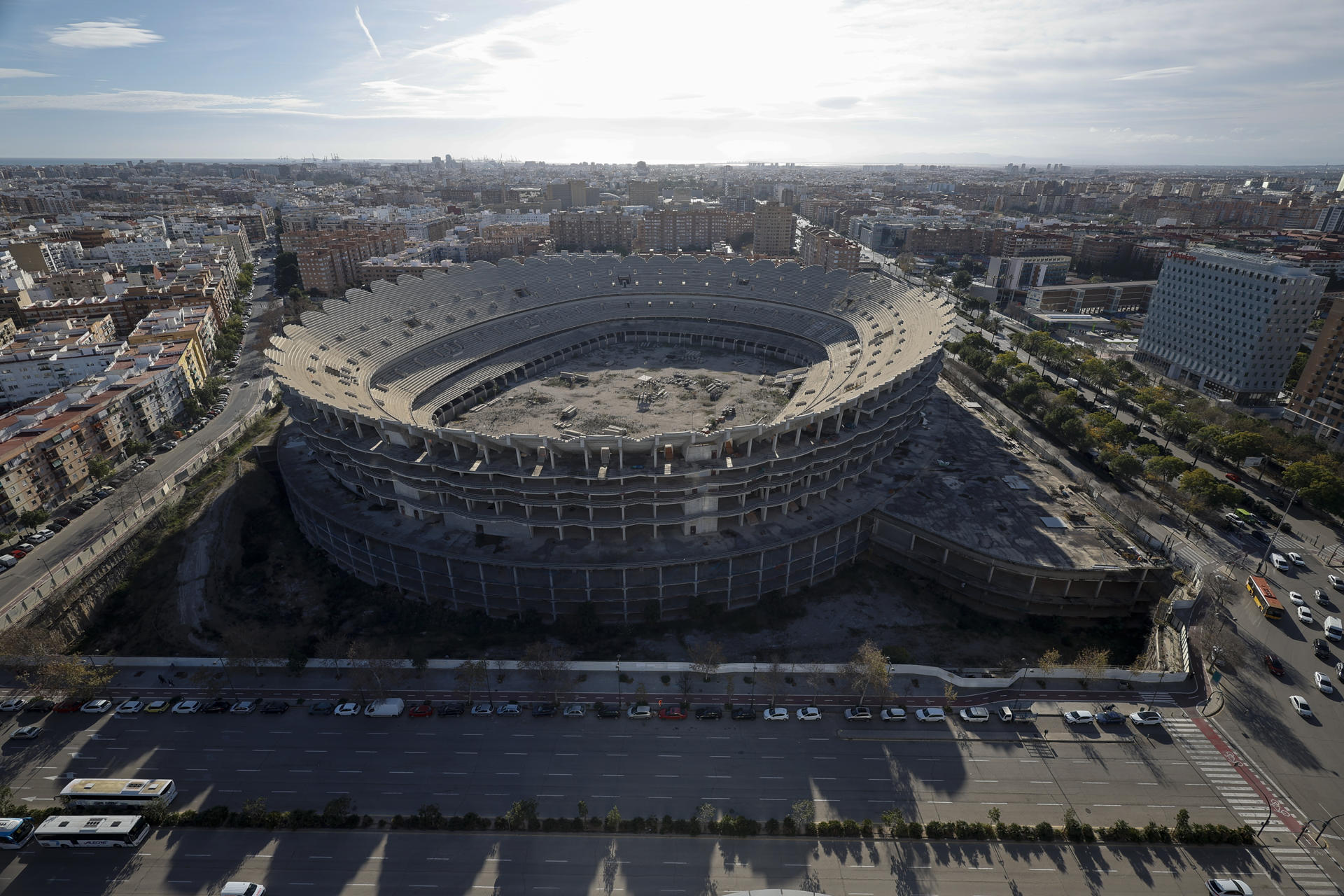 Vista general del estadio Nou Mestalla, del 9 de enero de 2025, la víspera de la reanudación de las obras del recinto tras un parón de dieciséis años. EFE/Biel Aliño