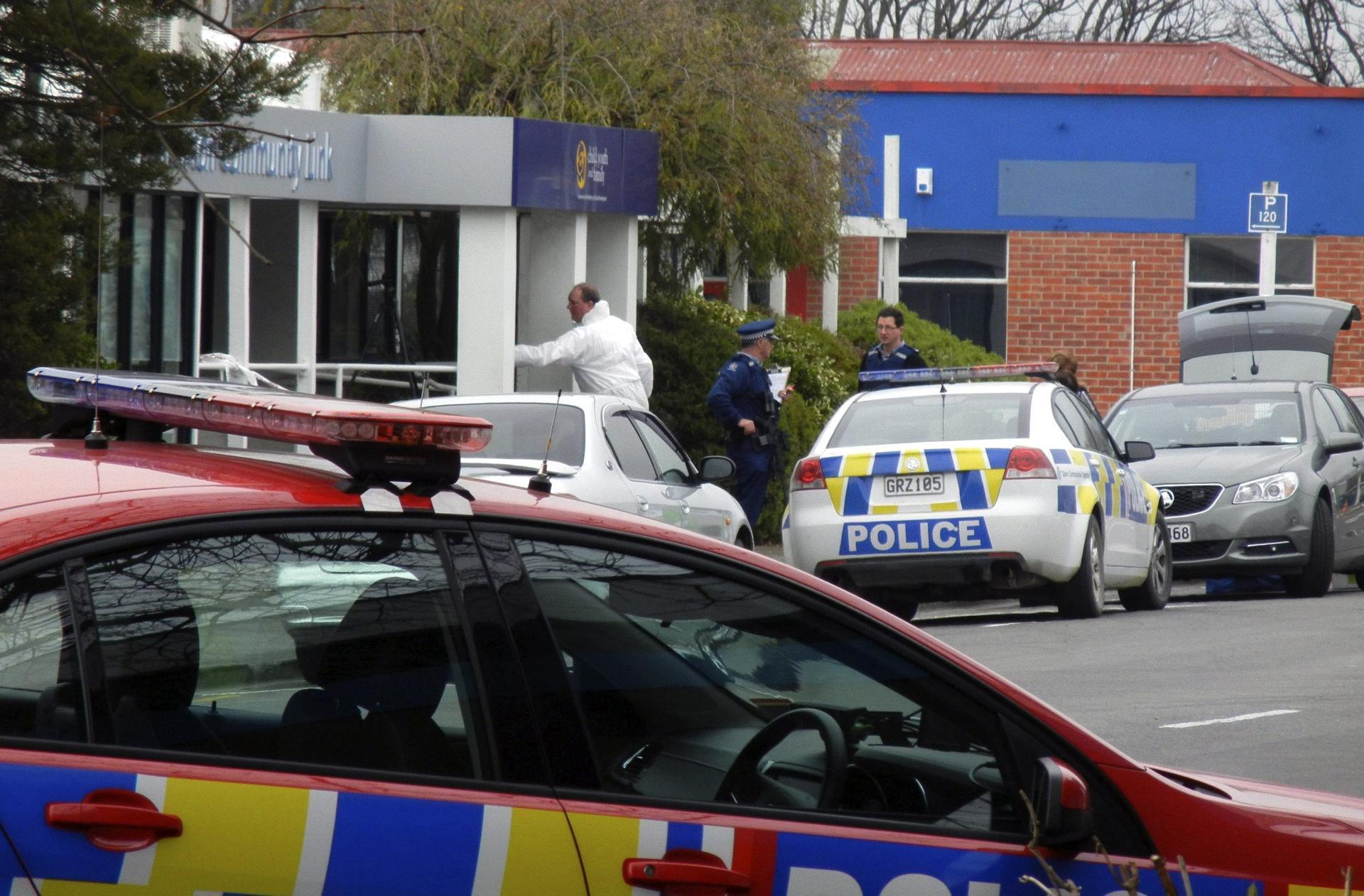 Fotografía de archivo, tomada el 01/09/2014, que muestra a miembros de la policía neozelandesa en un operativo de seguridad. EFE/Sarah Robson PROHIBIDO SU USO EN AUSTRALIA Y NUEVA ZELANDA[PROHIBIDO SU USO EN AUSTRALIA Y NUEVA ZELANDA]