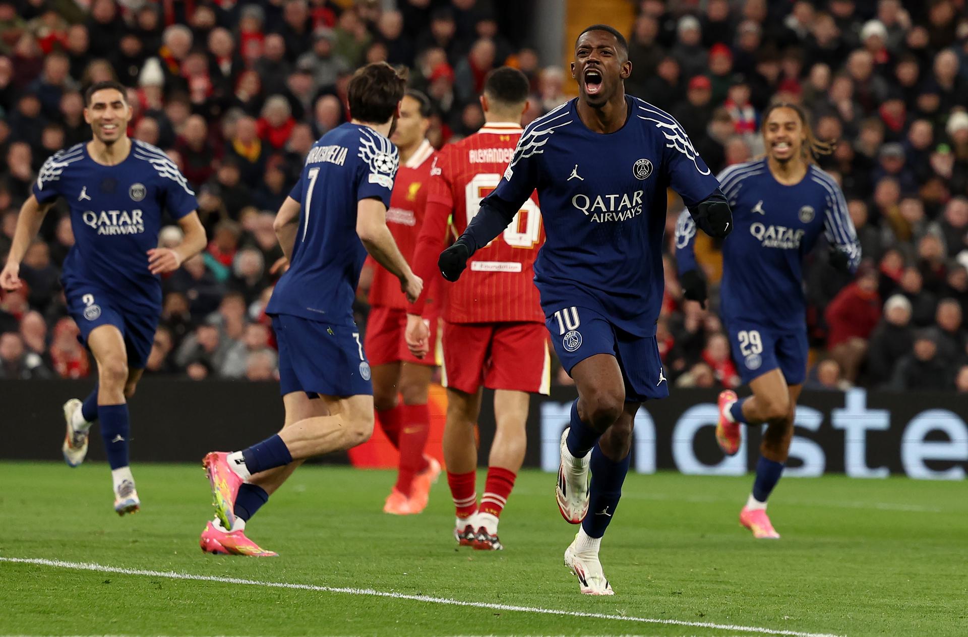 El delantero Ousmane Dembele, del PSG, celebra un gol durante el partido de vuelta de octavos de final de la UEFA Champions League entre el Liverpool FC y el Paris Saint-Germain, en Liverpool, Reino Unido. EFE/EPA/ADAM VAUGHAN