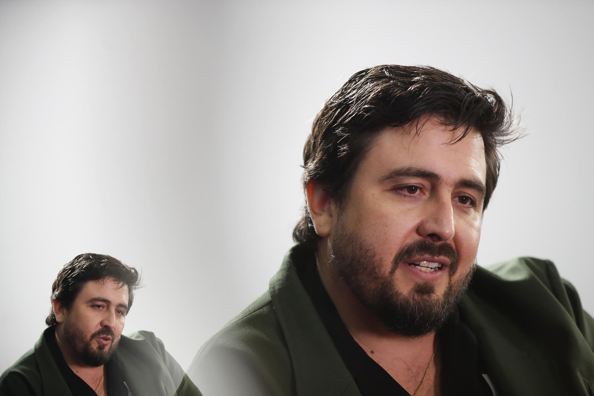Fotografía de doble exposición del empresario mexicano, Amaury Vergara, este viernes (ayer), durante una entrevista con EFE, en la ciudad de Guadalajara, en Jalisco (México). EFE/ Francisco Guasco