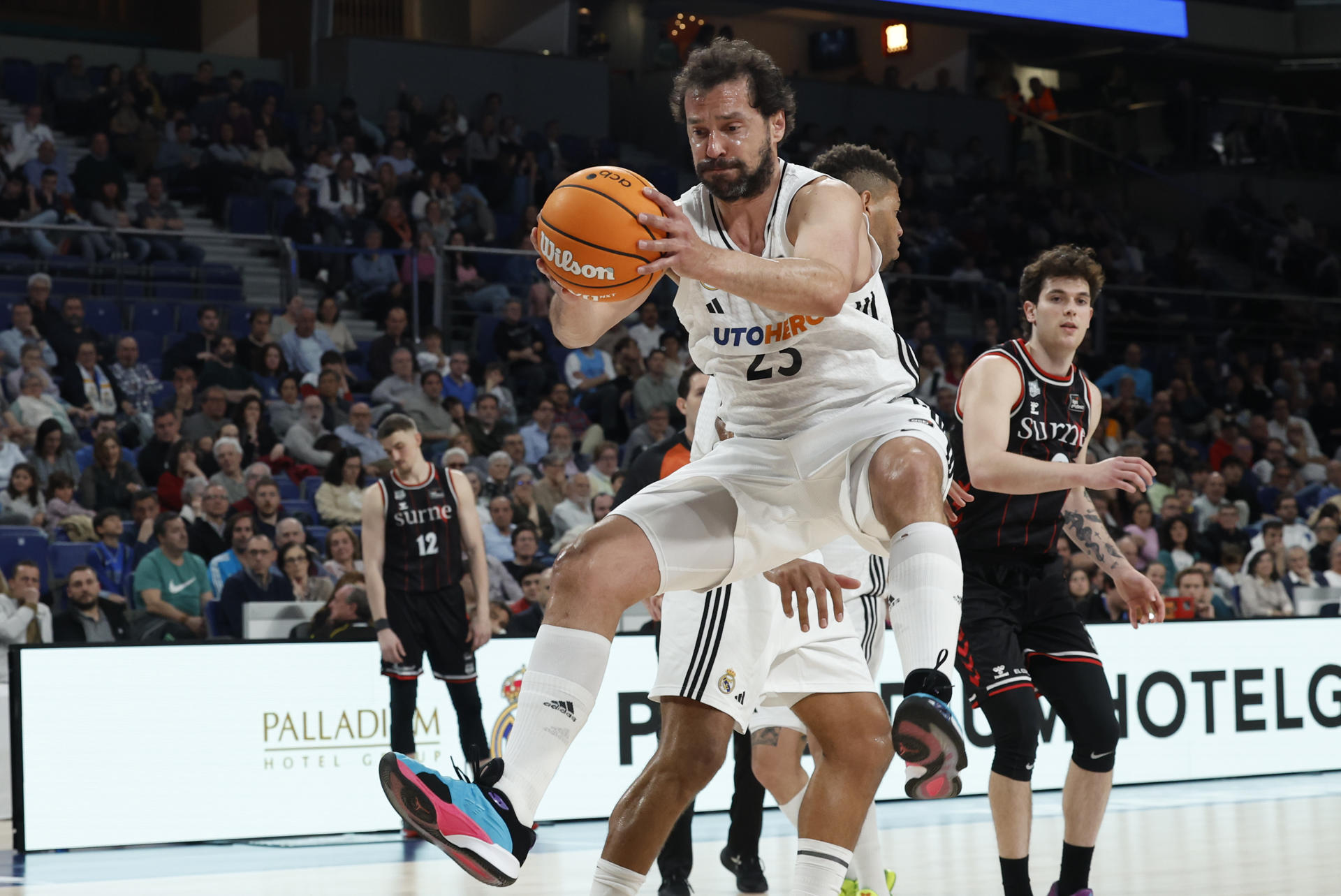 El jugador del Real Madrid Sergio Lull, durante el partido de la jornada 25 de la Liga Endesa. EFE/JJ Guillén