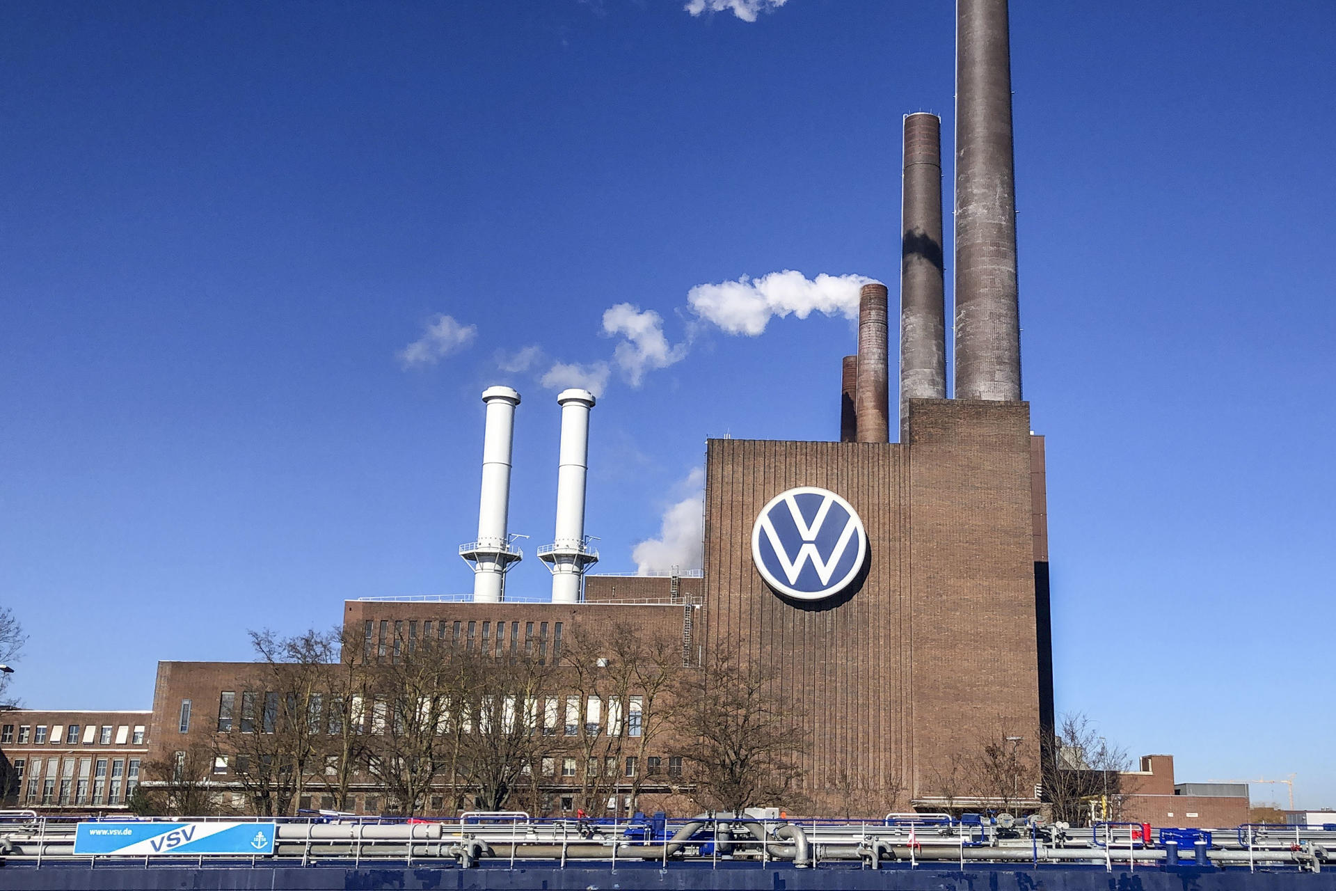 Wolfsburgo, donde el fabricante de coches Volkswagen tiene su sede y la mayor fábrica de automóviles de Europa. EFE/ Salvador Martínez