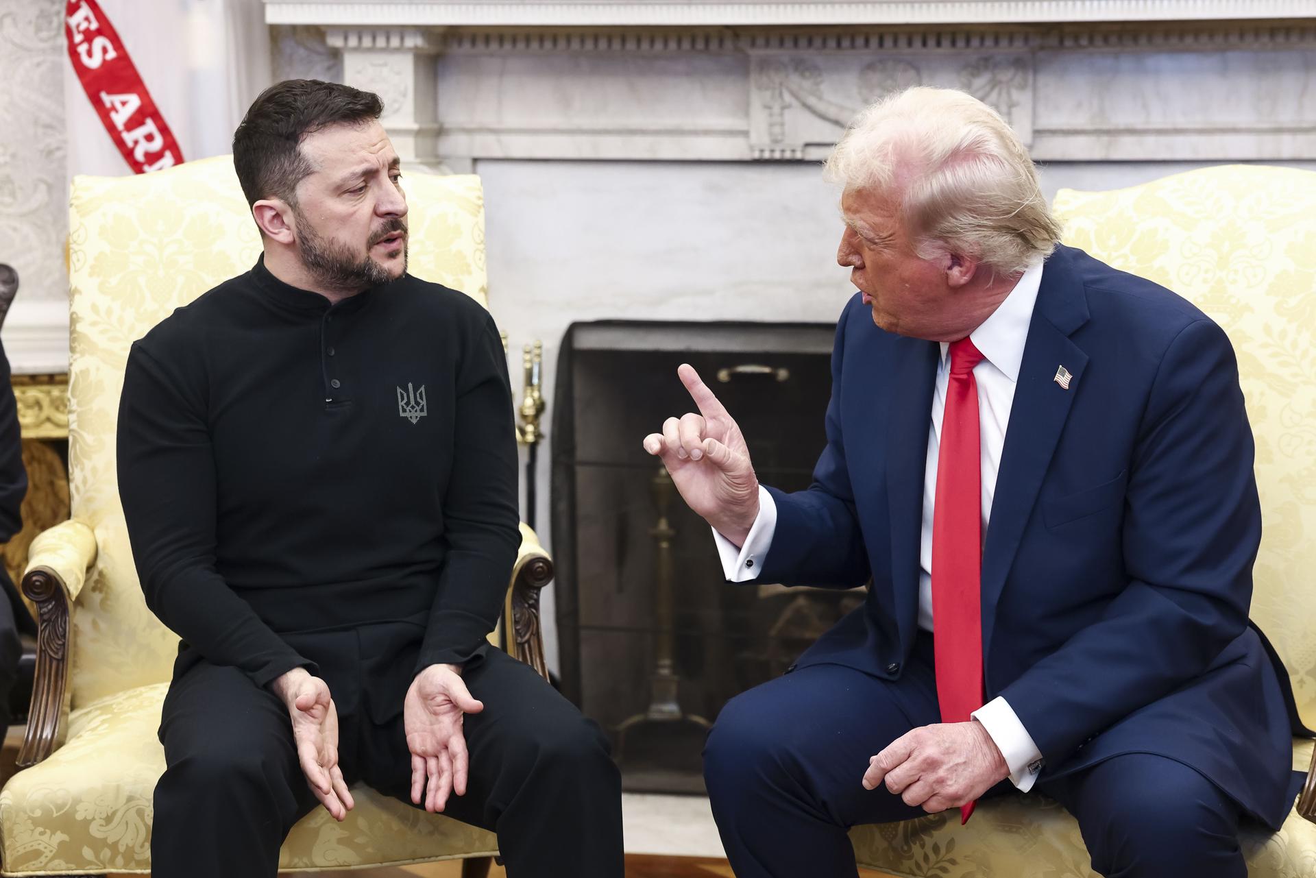 Foto de archivo de la reunión entre el presidente de Ucrania Volodímir Zelenski (i) y el de EE.UU. Donald Trump (d). EFE/JIM LO SCALZO / POOL