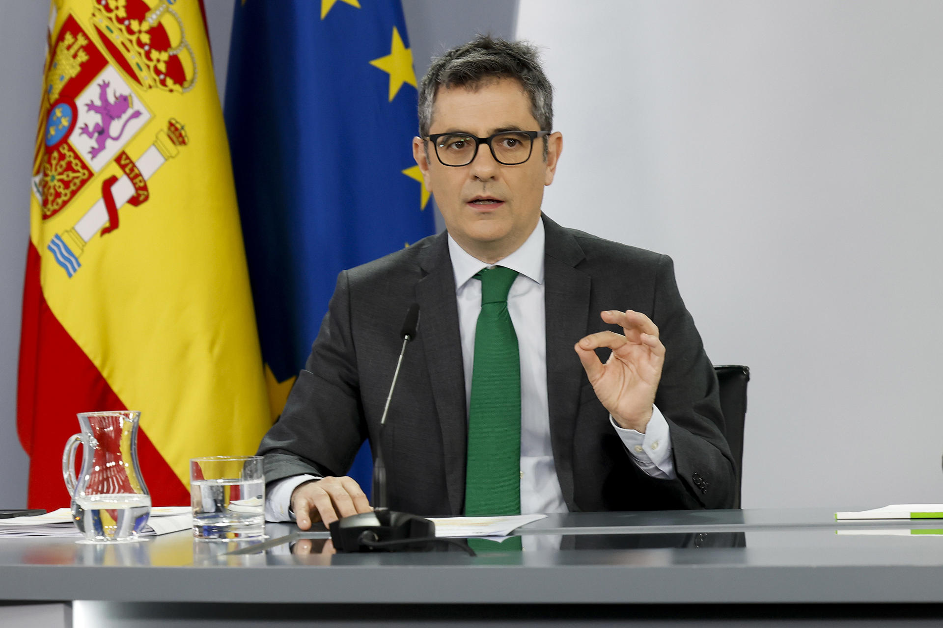 El ministro de Justicia y Presidencia, Félix Bolaños durante la rueda de prensa tras el Consejo de Ministros celebrado este martes en el Palacio de La Moncloa, Madrid. EFE/JP Gandul