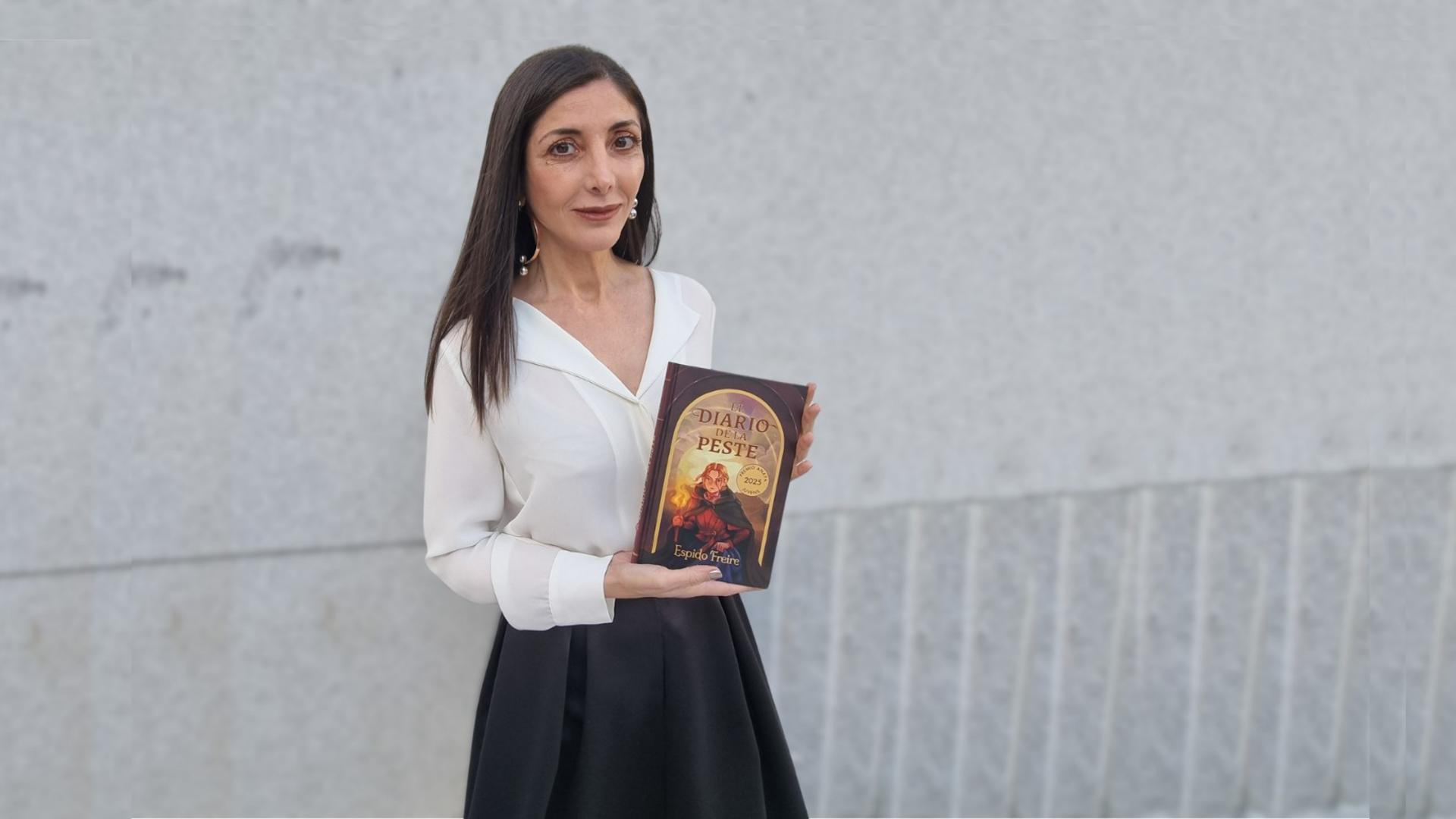 La escritora bilbaína Espido Freire ha ganado el XXII Premio Anaya de Literatura Infantil y Juvenil con 'El diario de la peste'. EFE. *** Imagen cedida por la editorial Anaya ***