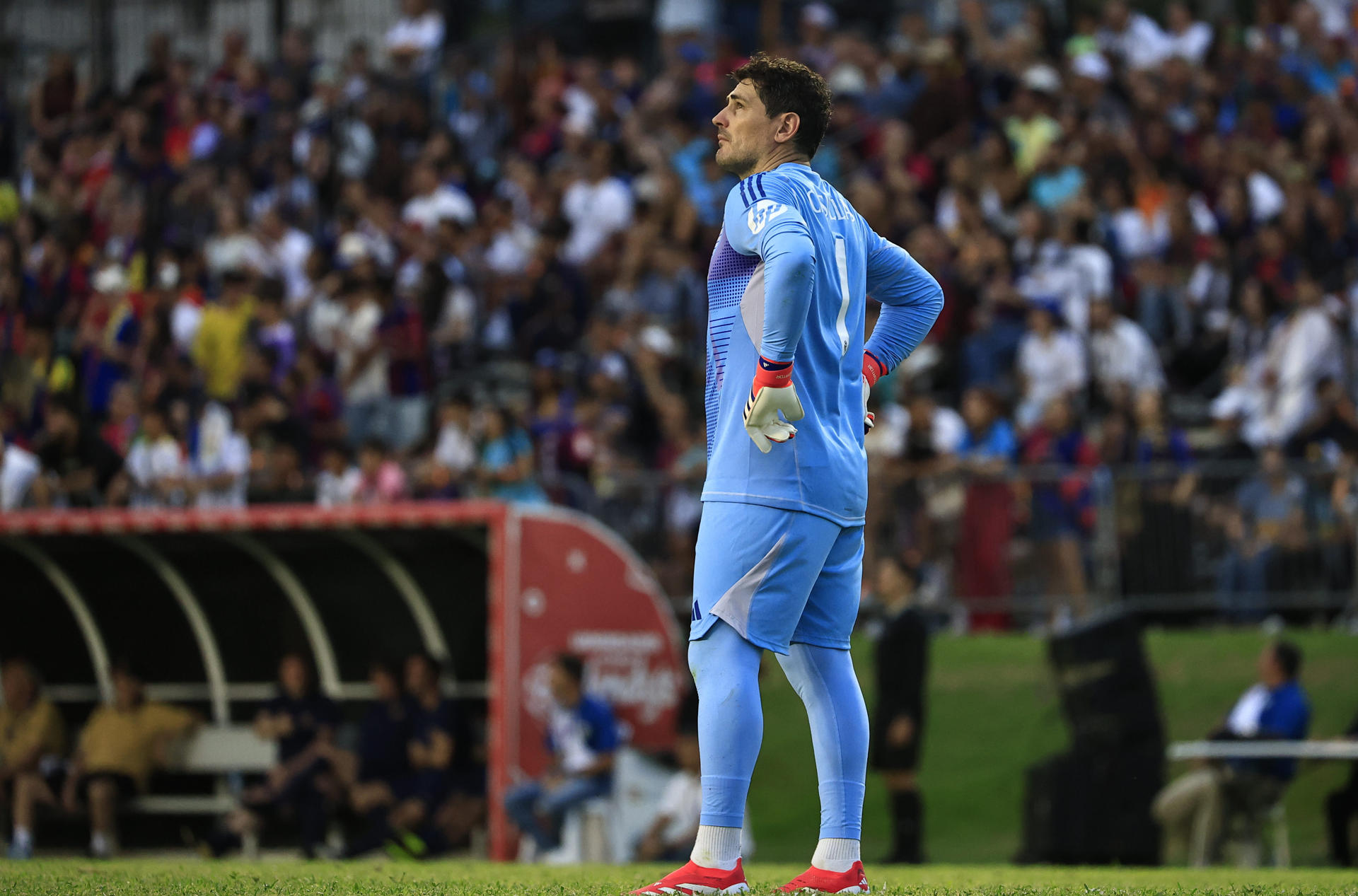 Iker Casillas de las leyendas del Real Madrid ante las del Barcelona. EFE/ Thais Llorca