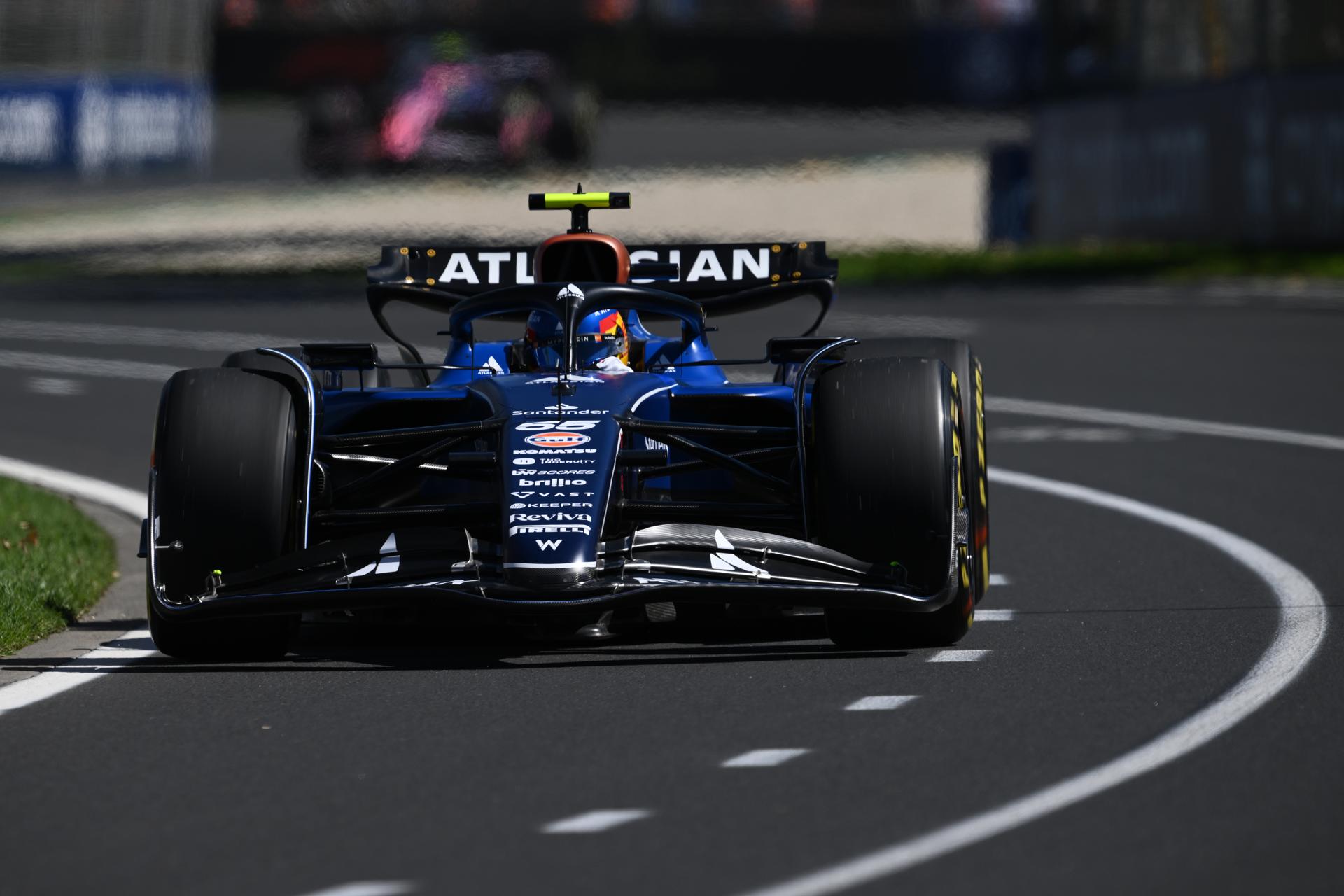 El piloto español de Williams, Carlos Sainz, durante los entrneamientos libres de este viernes. EFE/EPA/Joel Carrett
