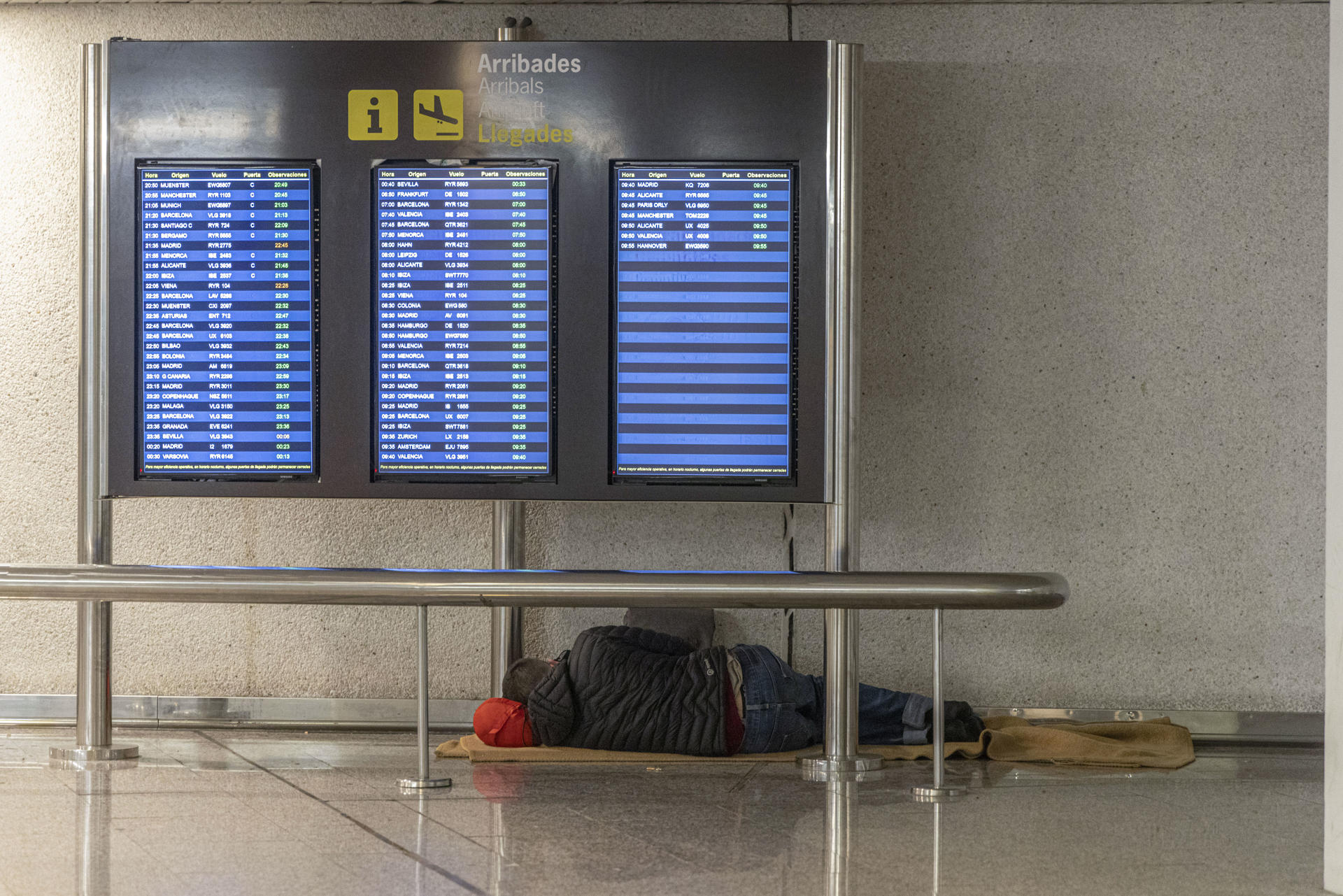 Pantallas de información del aeropuerto de Palma de Mallorca. EFE/ Cati Cladera