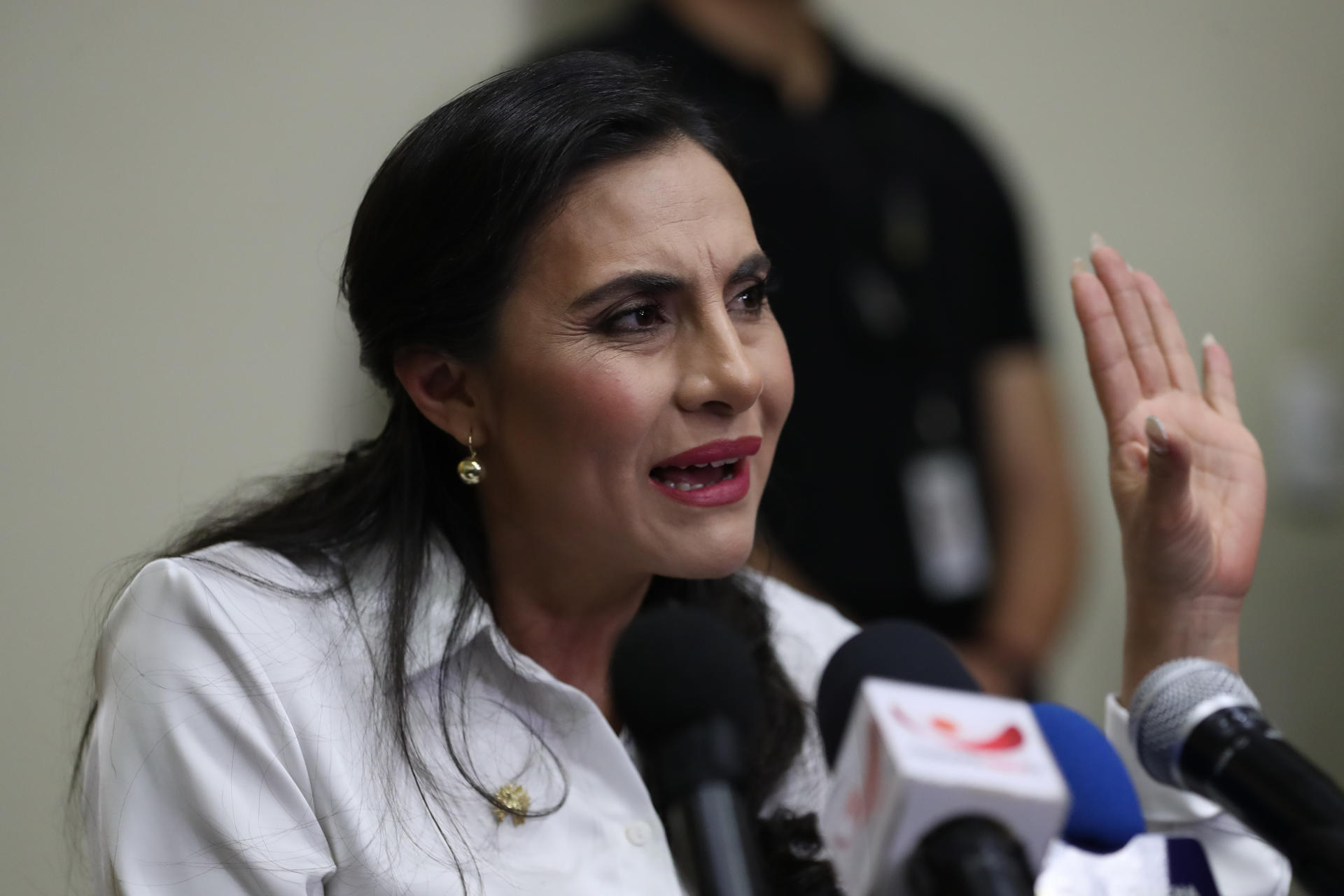 Fotografía de archivo de la vicepresidenta de Ecuador, Verónica Abad, hablando en una rueda de prensa en Quito (Ecuador). EFE/ José Jácome
