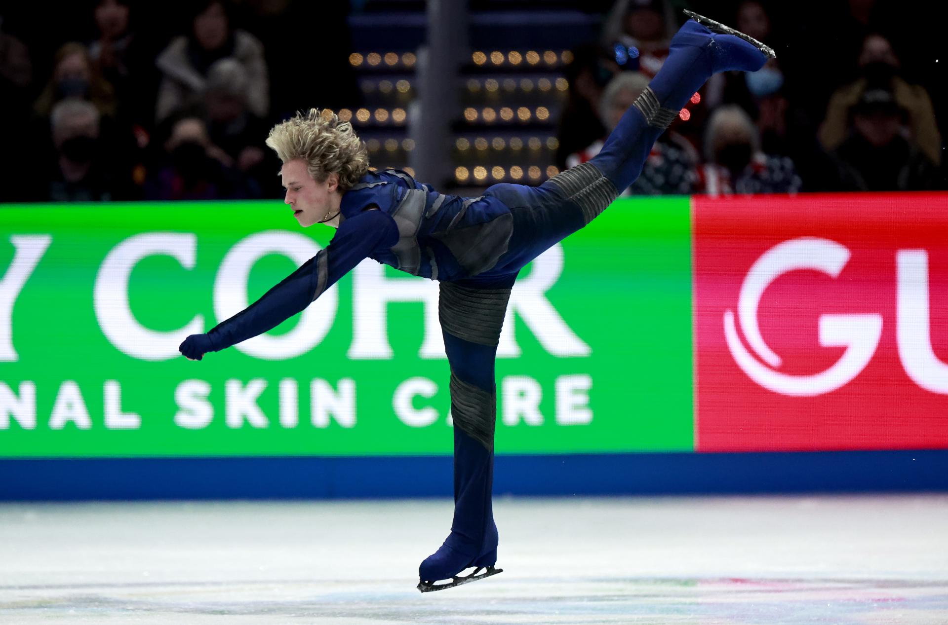 El estadounidense Ilia Malinin actúa en el programa corto masculino del Mundial de patinaje artístico. EFE/Cj Gunther