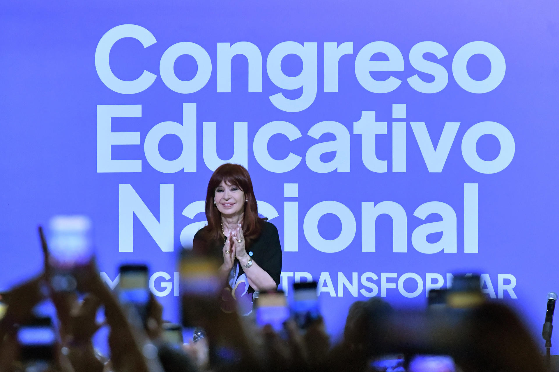 Fotografía de archivo, tomada el pasado 22 de marzo, en la que se registró a la expresidenta de Argentina entre 2007 y 20015, Cristina Fernández de Kirchner, durante el Congreso Educativo Nacional, en Buenos Aires (Argentina). EFE/Enrique García