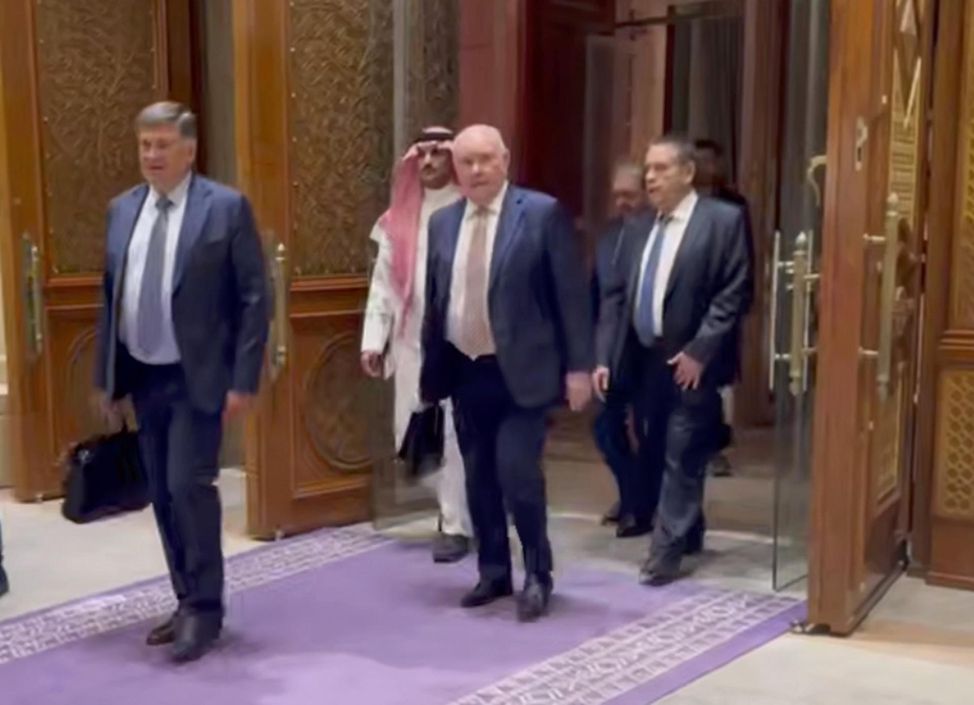 Imagen fija tomada de un vídeo de los miembros de la delegación del Kremlin después de las conversaciones entre Rusia y Estados Unidos sobre el fin del conflicto entre Moscú y Kiev, en Riad, Arabia Saudí, el 24 de marzo de 2025. EFE/EPA/RUSSIAN FOREIGN MINISTRY PRESS SERVICE HANDOUT HANDOUT EDITORIAL USE ONLY/NO SALESHANDOUT EDITORIAL USE ONLY/NO SALES