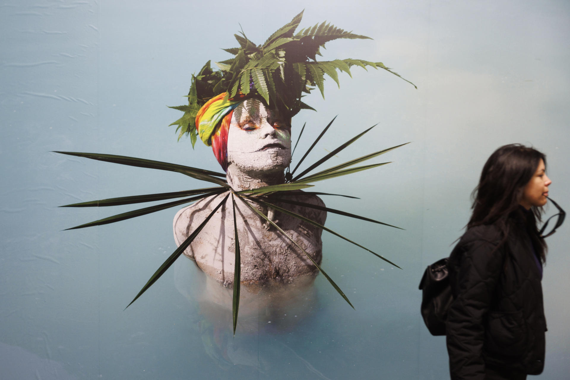 Obra "Pueblo Mundurucu o Wuyjuyu", de Uyra, que se puede ver en el Espacio Amazonia, en el primer día de la feria de arte contemporáneo Arcomadrid, que este miércoles inauguran los reyes y que en su 44 edición tiene entre sus objetivos descubrir el Amazonas y atraer a coleccionistas. Arcomadrid se celebra del 5 al 9 de Marzo en el recinto ferial Ifema de la capital. EFE/Sergio Pérez