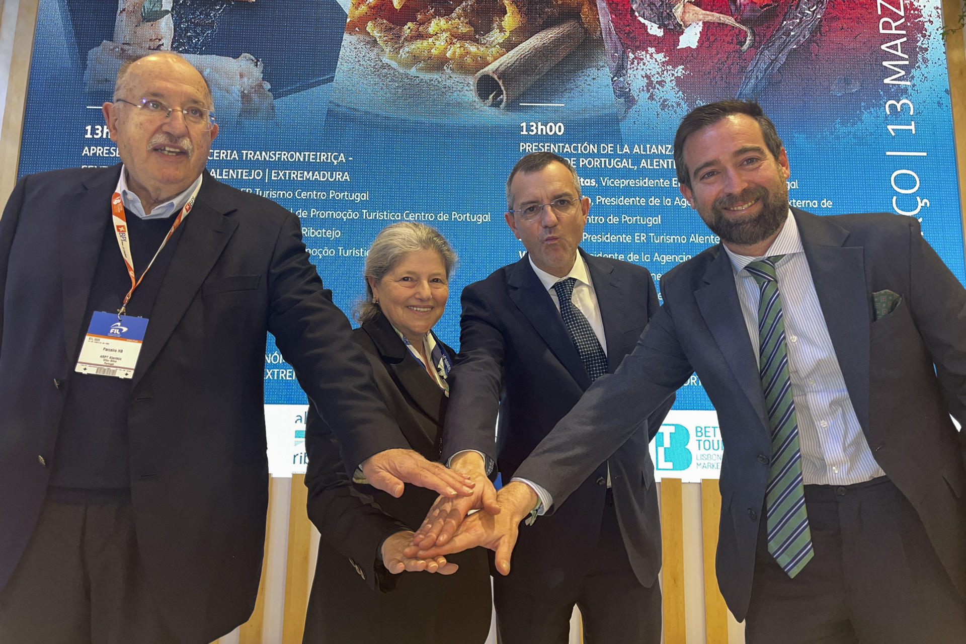 (izda a dcha) Vítor Silva, presidente de la Entidad Regional Turismo Alentejo; Anabela Freitas, presidenta en funciones Turismo Centro Portugal; José Santos, presidente de Turismo Alentejo, y Jesús Viñuales, director general de Turismo de Extremadura en la presentación de la estrategia conjunta ibérica como destino turístico en la BTL-Better Tourism Travel Market, la mayor feria de turismo de Portugal. EFE/Carlos García