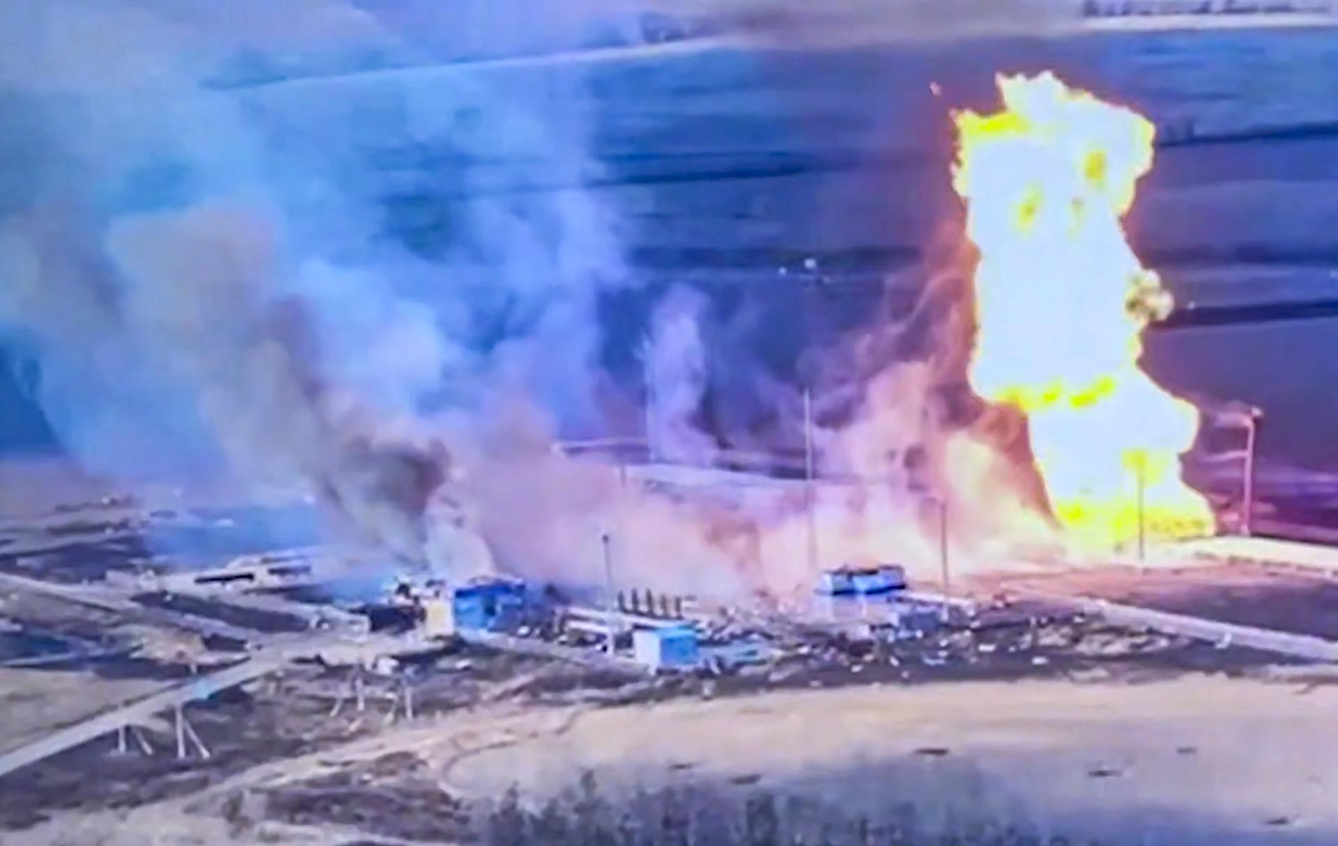 Imagen fija tomada de un vídeo que muestra un incendio en la estación de medición de gas Sudzha en la región de Kursk, Rusia, el 28 de marzo de 2025. EFE/EPA/RUSSIAN DEFENCE MINISTRY PRESS SERVICE HANDOUT -- MANDATORY CREDIT -- BEST QUALITY AVAILABLE -- HANDOUT EDITORIAL USE ONLY/NO SALES
