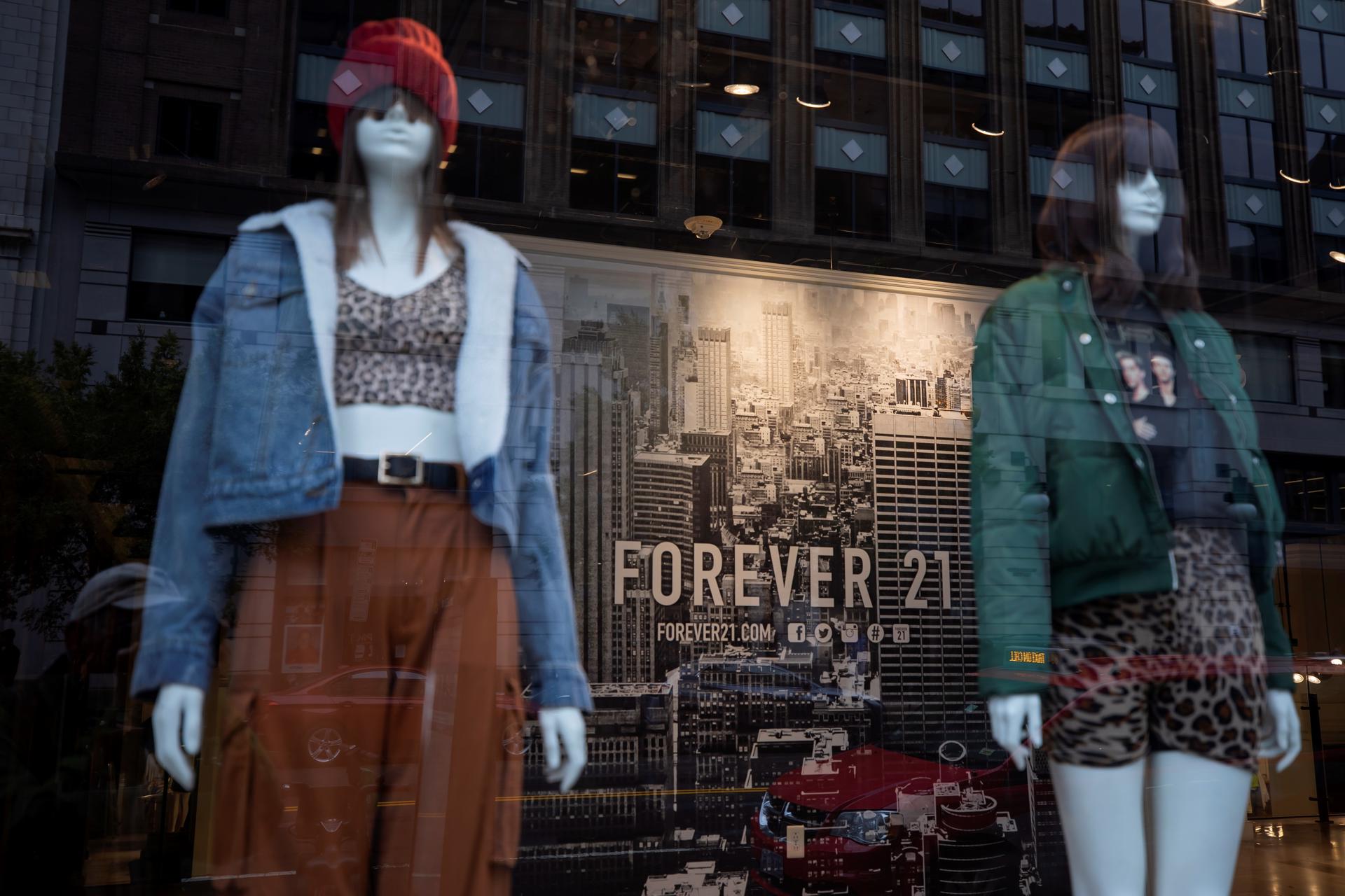 Fotografia de archivo en la que se registro una vitrina de una tienda de la marca de moda Forever 21, en Washington DC (EE.UU.). EFE/Erik S. Lesser
