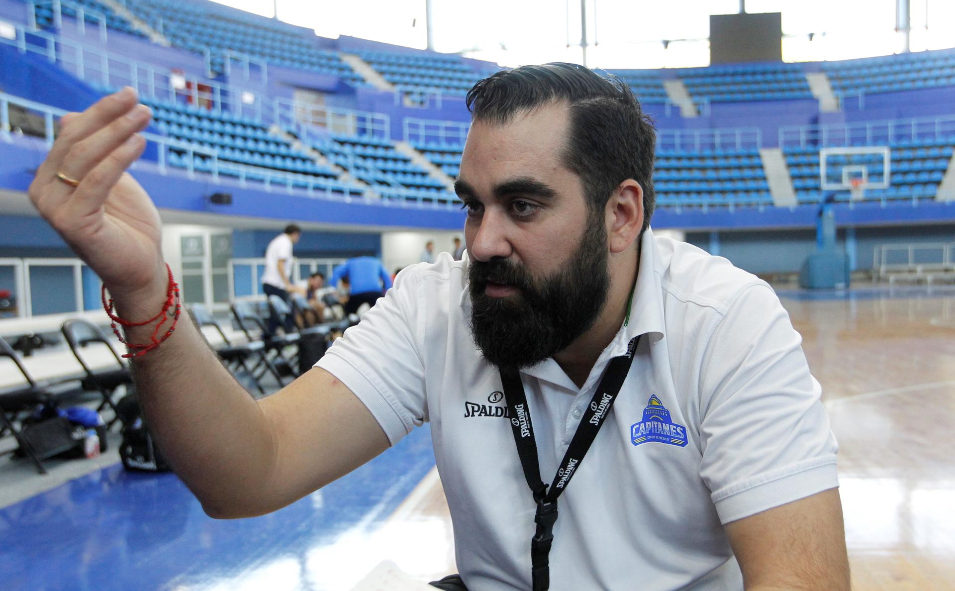 Imagen de archivo del español Ramón Díaz, entrenador de los Capitanes CDMX, durante una entrevista con Efe en Ciudad de México (México). EFE/Mario Guzmán
